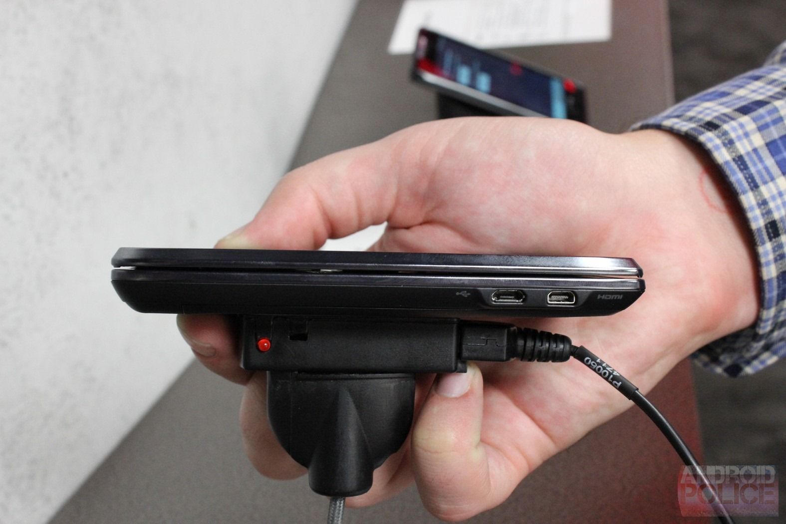 CES 2012] Video Hands-On With The Motorola DROID 4