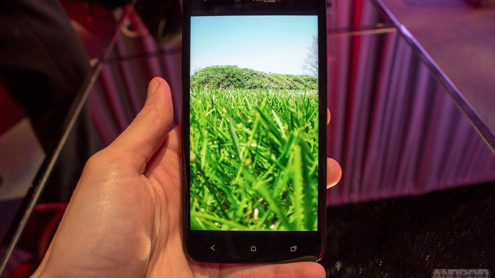 Hands on With The HTC DROID DNA: So Many Pixels!
