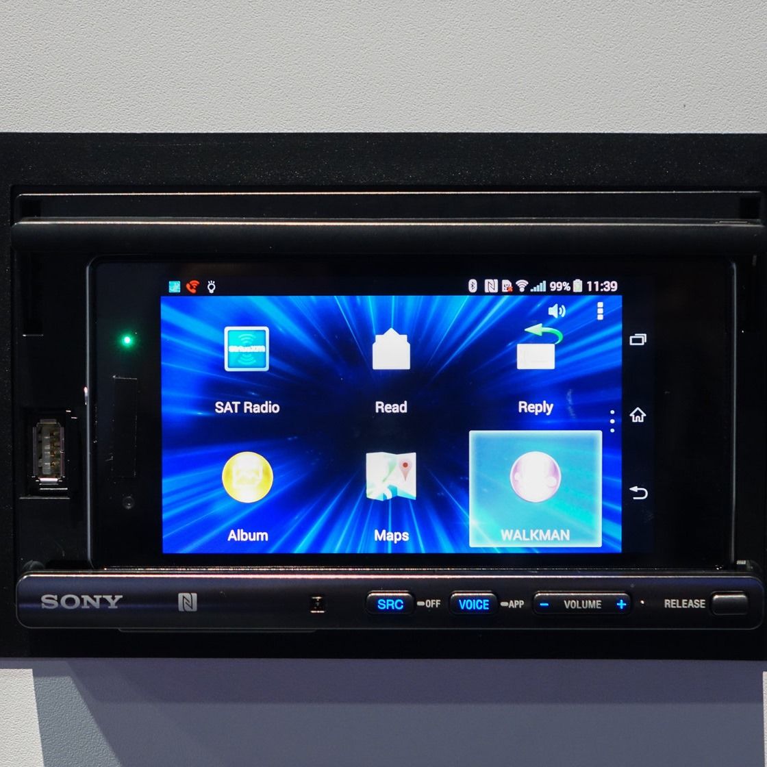 CES 2014] Hands-On With The Sony XSP-N1BT Android Phone Mount Car