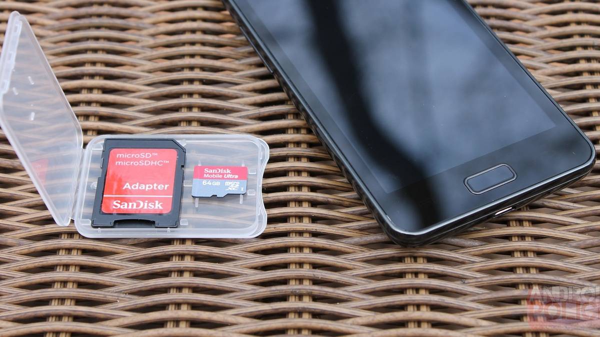 [Weekend Poll] Does Your Phone Have A MicroSD Card? Do You Use It?