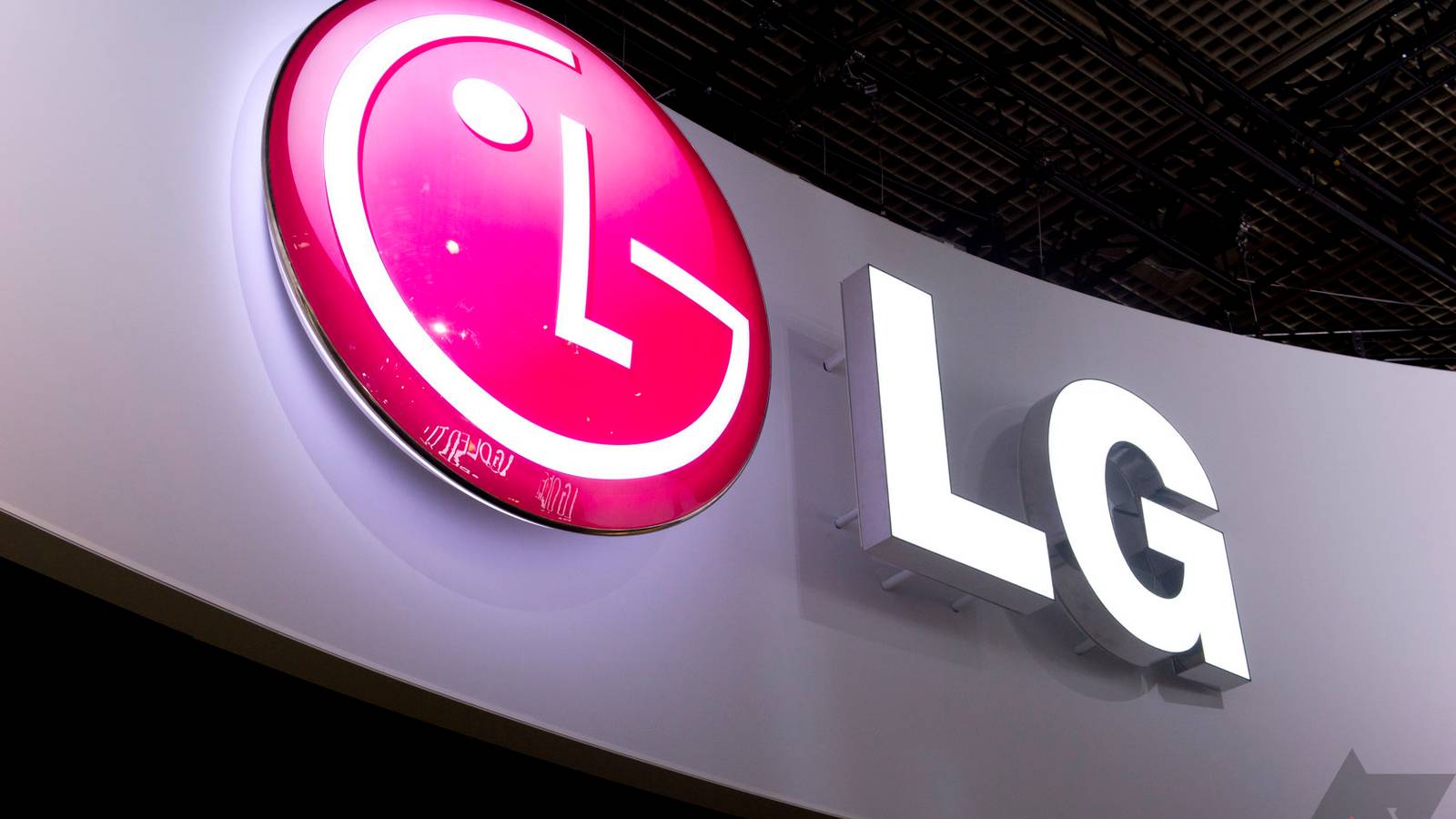 LG says the V20 will be released in September with Android 7.0 Nougat ...