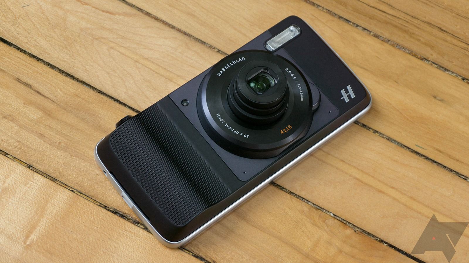 Quick review: Motorola's Hasselblad True Zoom Moto Mod camera