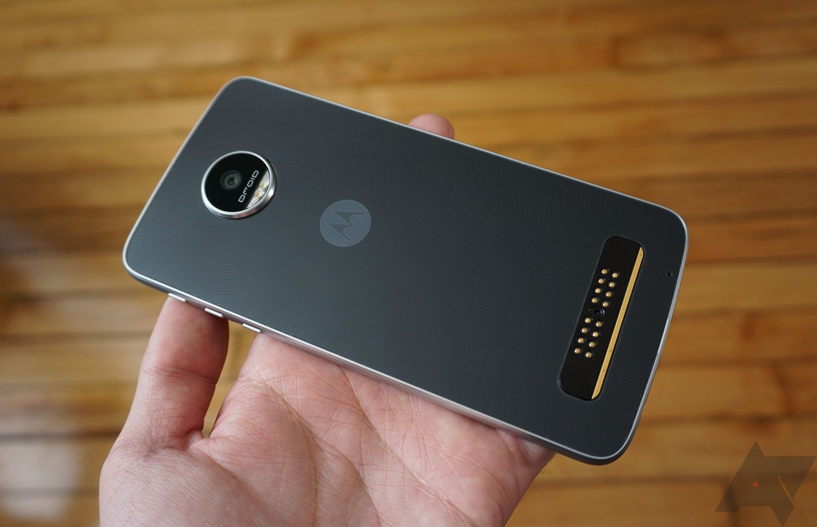 Motorola announces the Moto Z Play and True Zoom Moto Mod camera