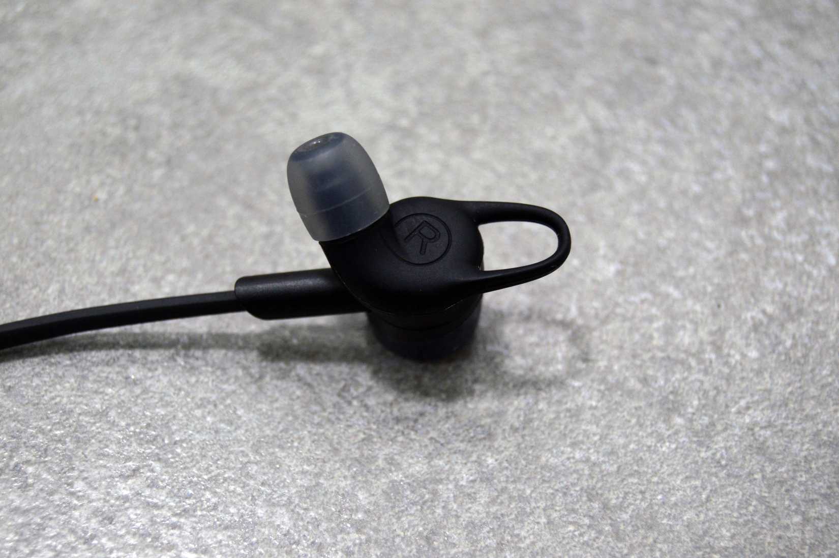 plantronics-backbeat-go3-earbud-2