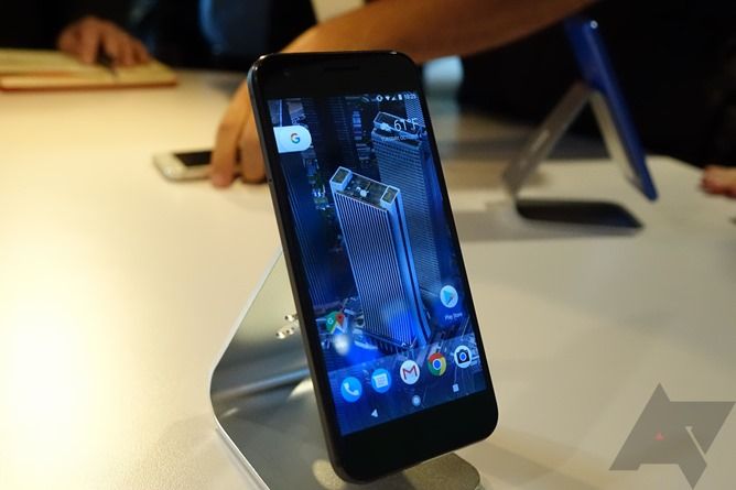 Google Pixel and Pixel XL hands-on: Google takes on the iPhone... by ...
