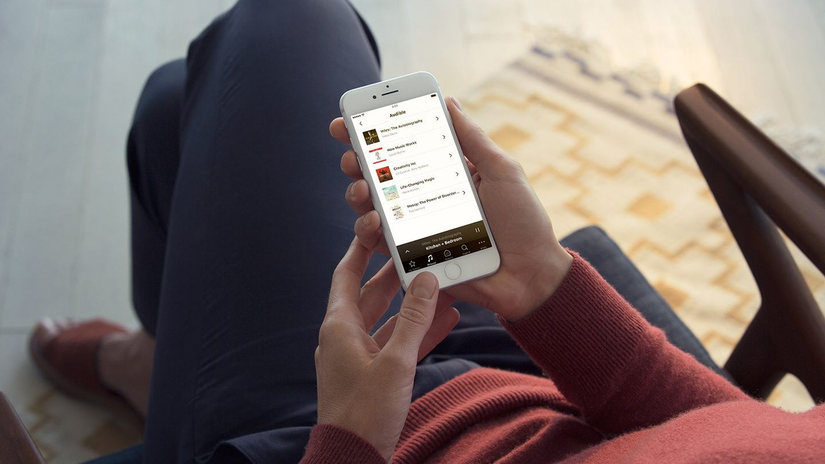 audível-em-sonos-sentar-na-mão-uai-1440x810
