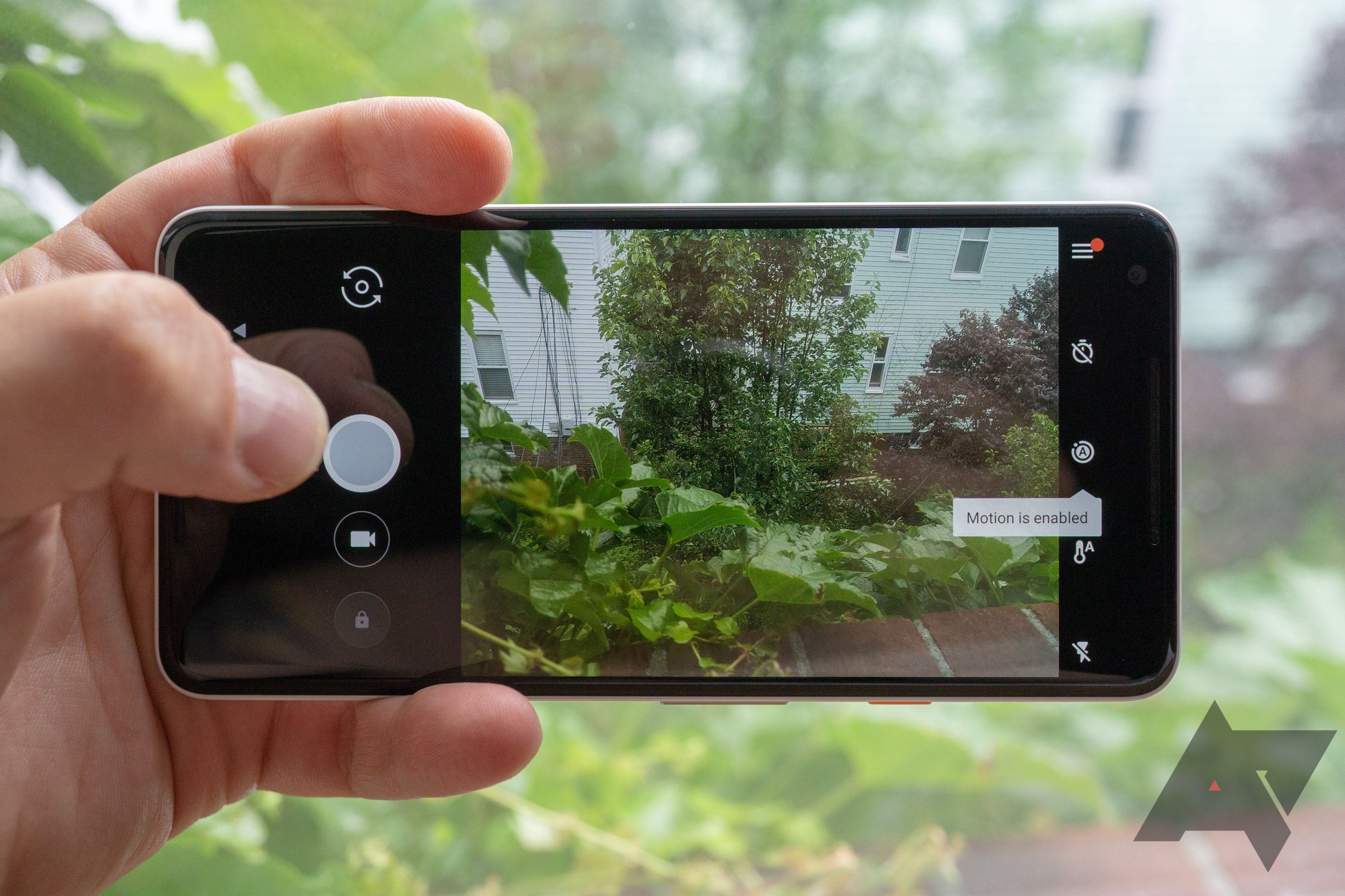 Pixel feature request: Give us squeeze to take photos in Google Camera