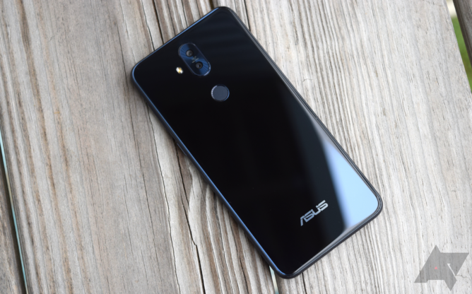 Asus Zenfone 5Q review: Pretty on the outside, but full of
