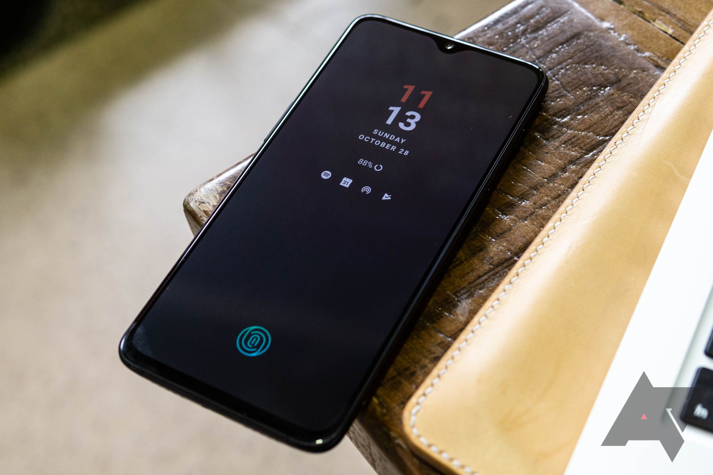 OnePlus-6T-train-station-hero.