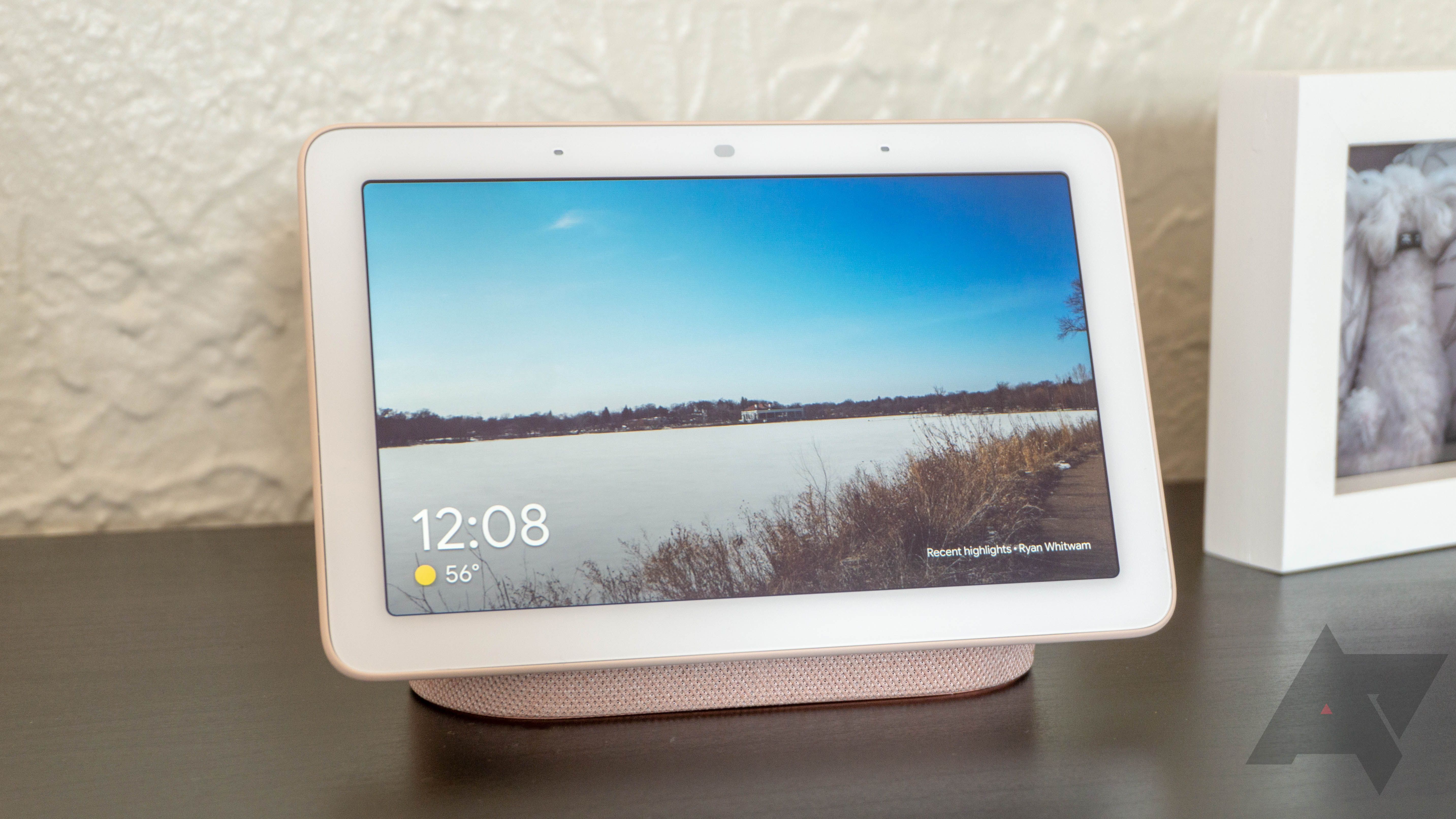 Google finally remembers to update the first-gen Nest Hub with its