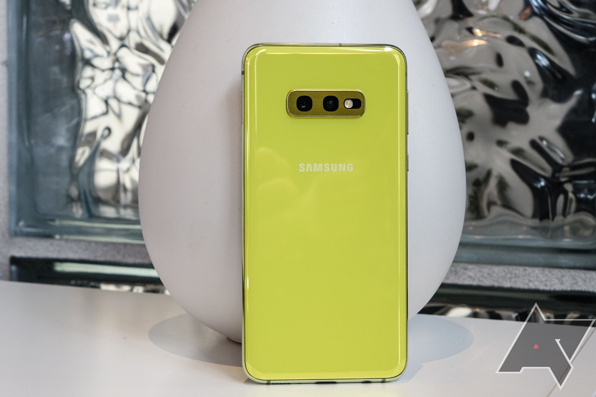 Samsung Galaxy S10e 128GB イエロー 本体 Galaxy S10e review: The best Android phone for the money