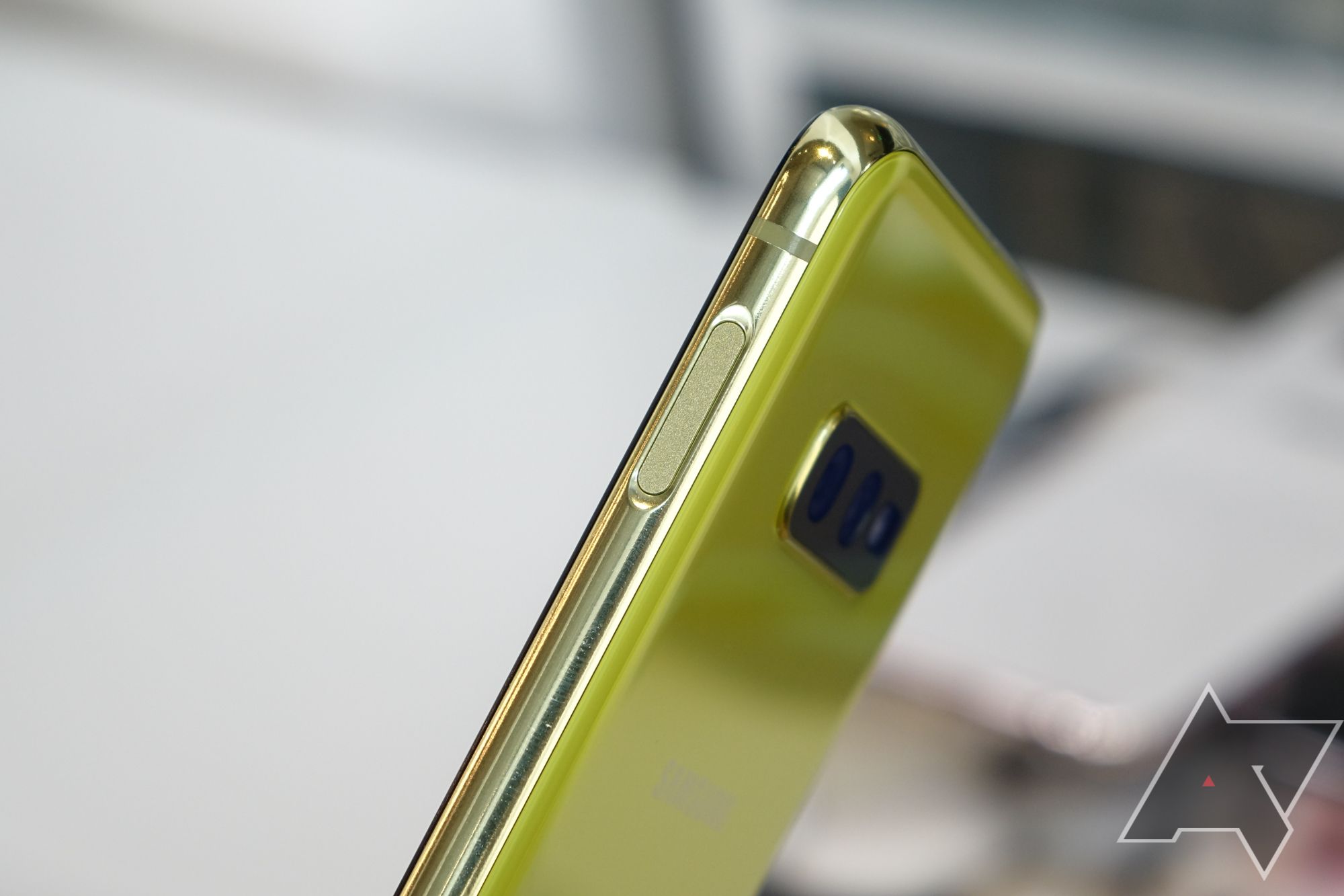 Samsung Galaxy S10e 128GB イエロー 本体 Galaxy S10e review: The best Android phone for the money