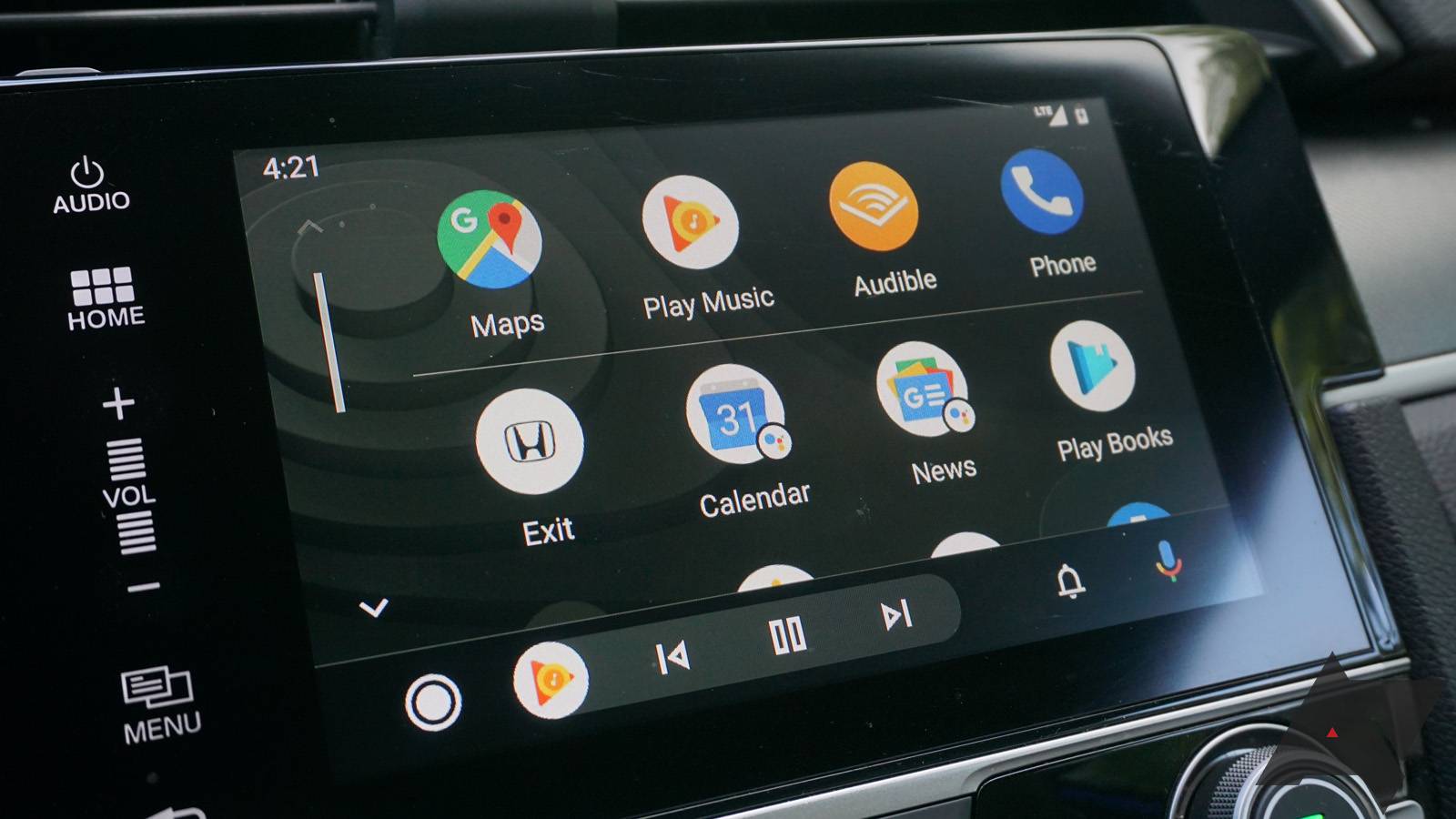 Android Auto will finally let you choose dark mode as part of its ...