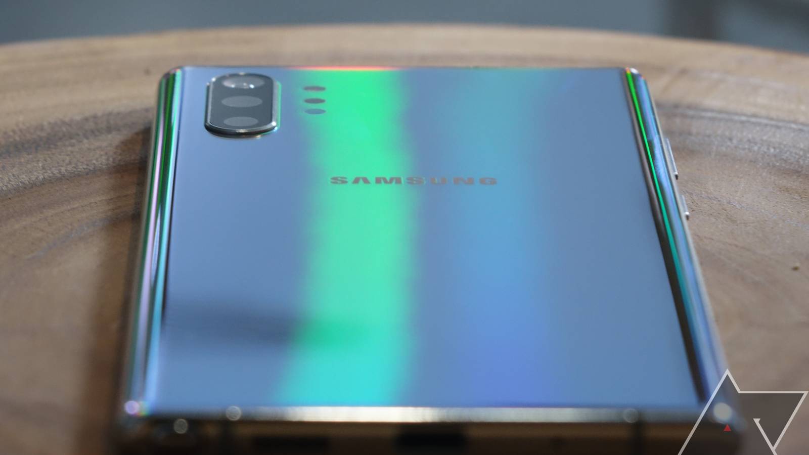 Dual-SIM Galaxy Note10 going fast on eBay at $610 ($89 off)