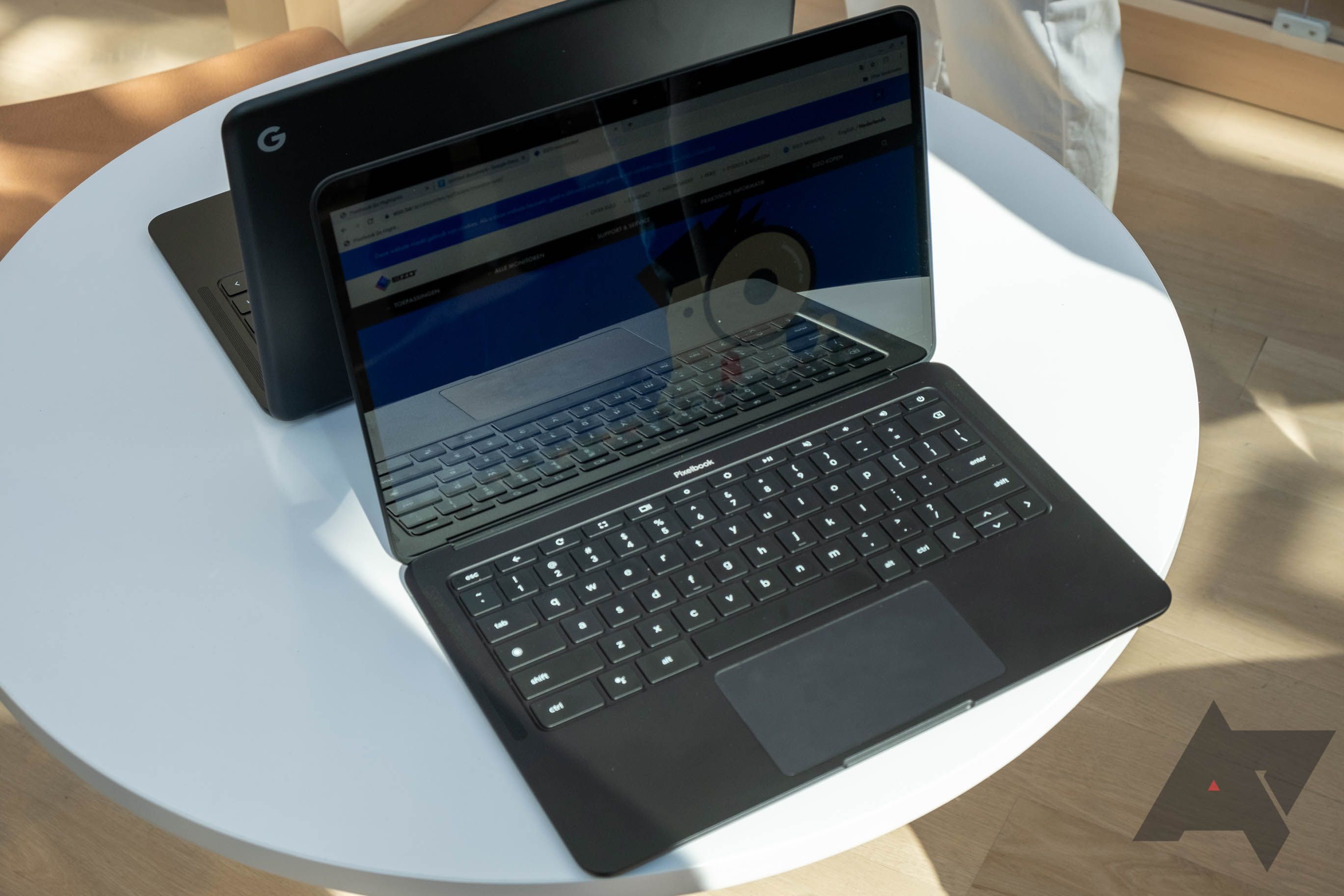 Pixelbook-go-alternate-angle.