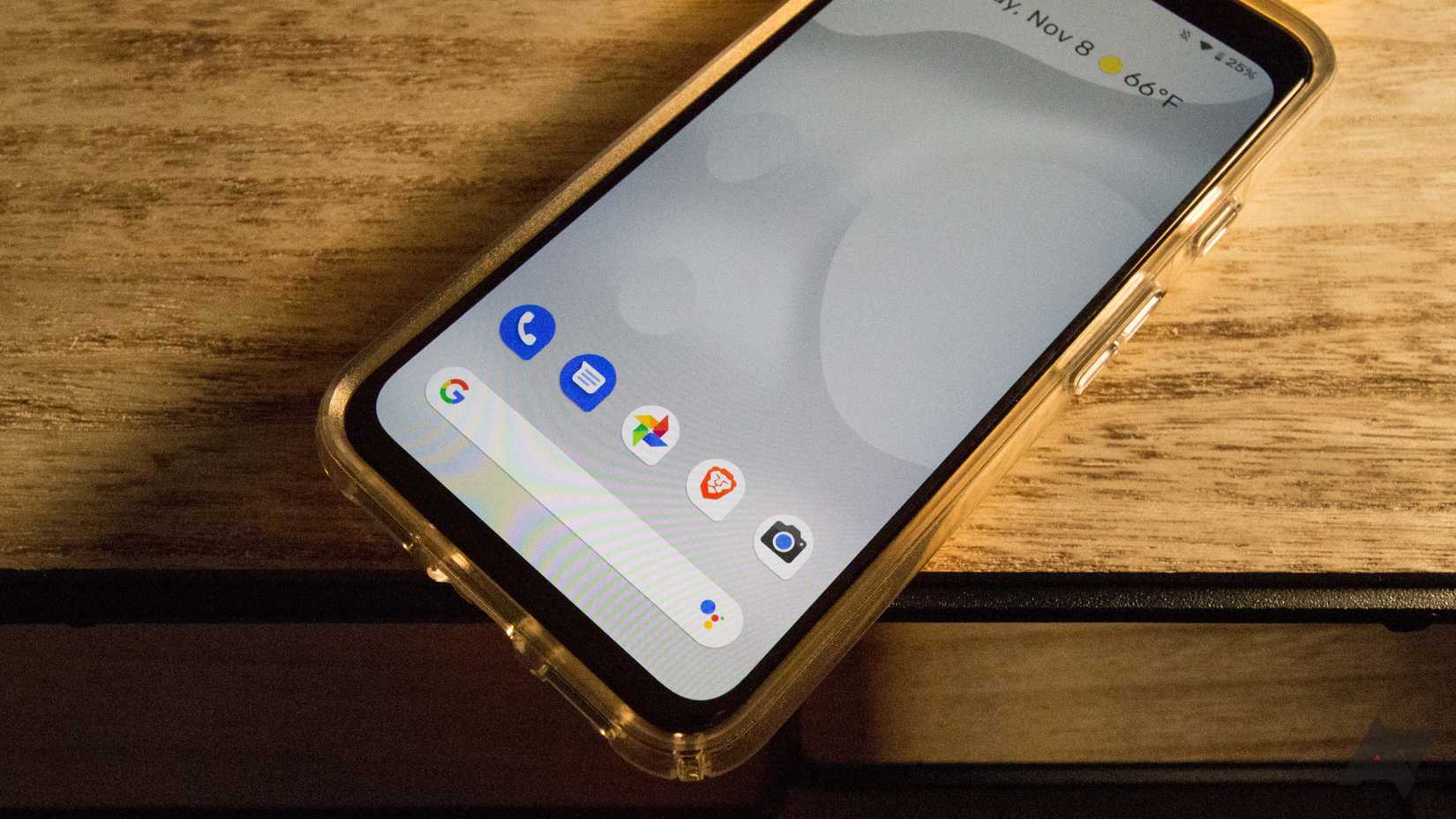 A capa é ótima para proteger o seu Pixel 4, mas deixa o telefone ainda mais pesado do que já é.