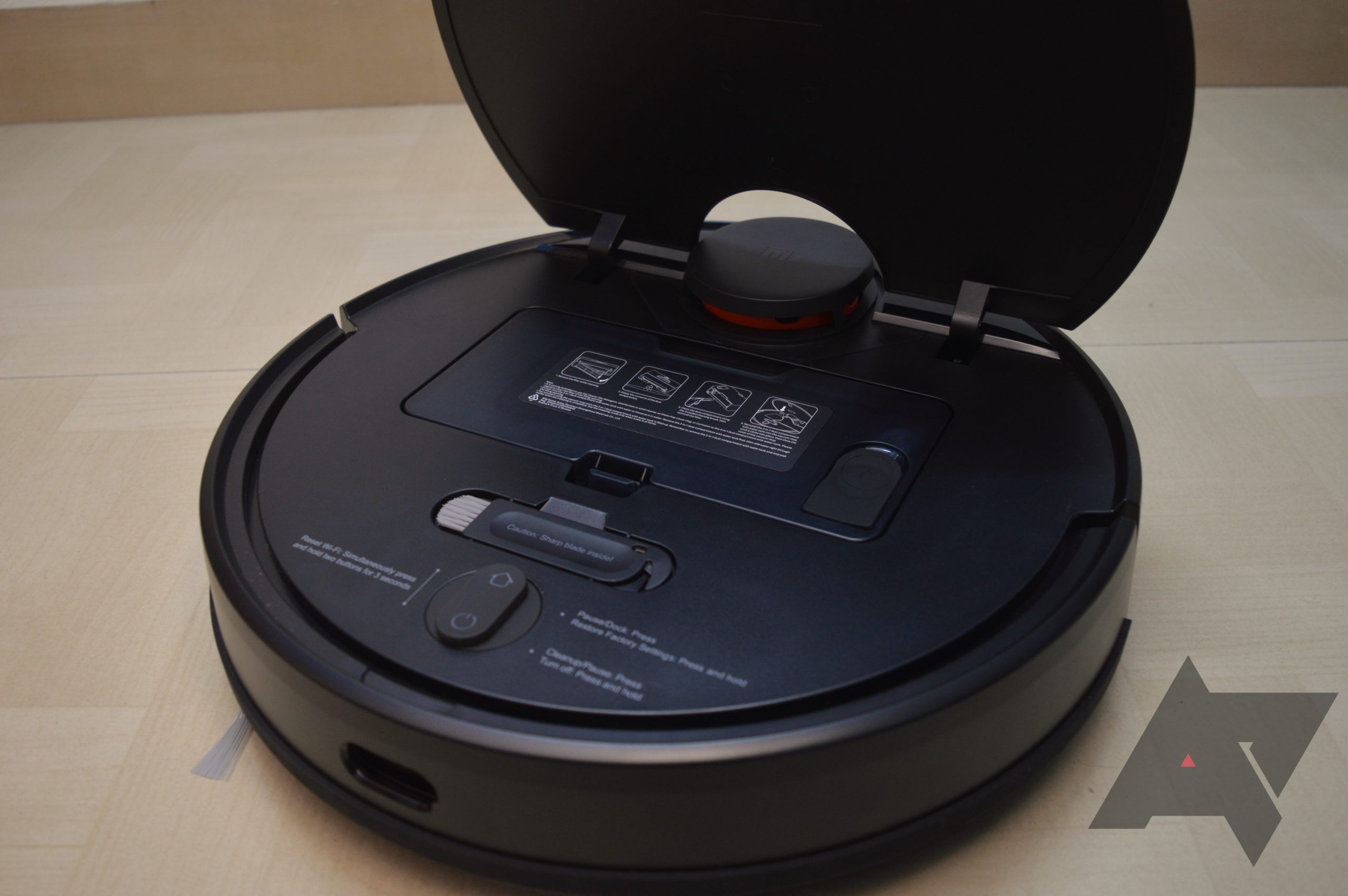 Aspirateur Robot Xiaomi MI Robot Vacuum-MOP P (Noir) – Avec Fonction Lavage – Batterie 3200 MAh – Pour Sols Durs Et Moquettes Légères