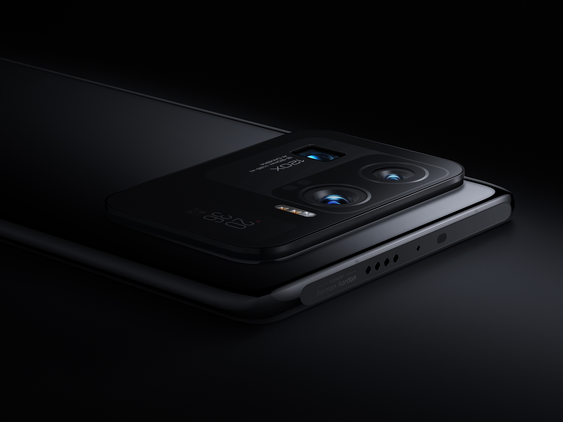 The Xiaomi Mi 11 Ultra has a rear display and charges at The Xiaomi Mi 11 Ultra has a rear display and charges at