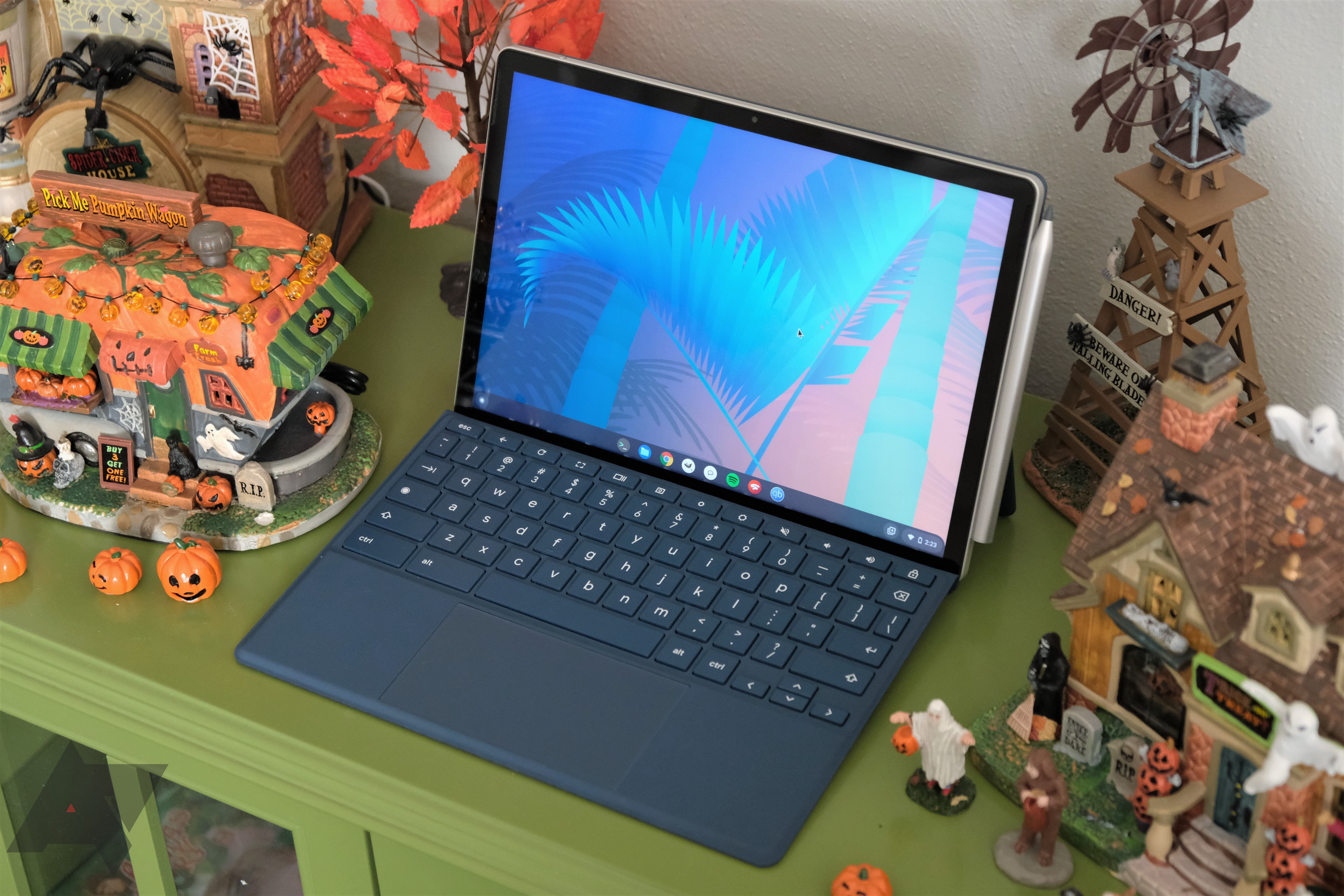 Grab this 2-in-1 HP Chromebook with keyboard, pen, and LTE