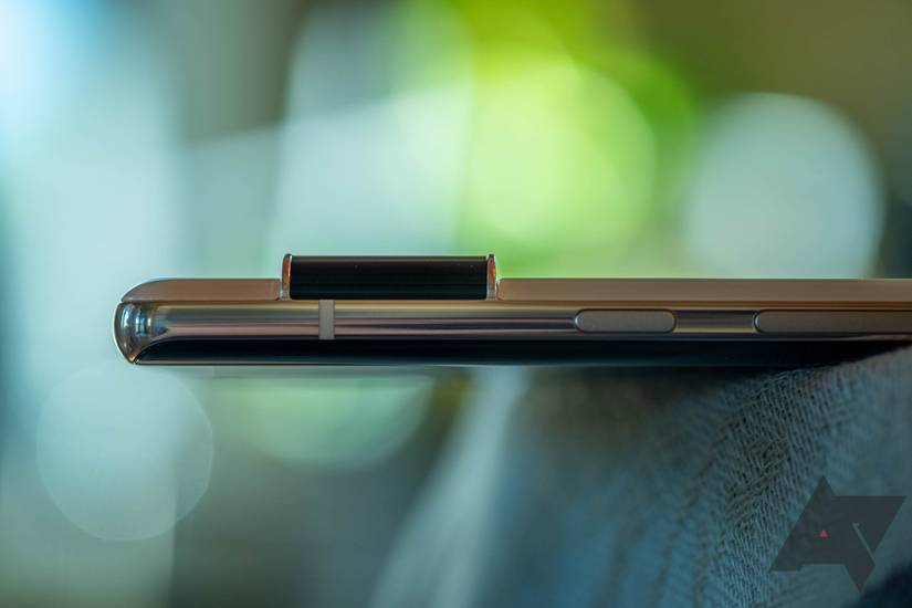 Google Pixel 6 Pro hands-on: Shaking up the formula with big, beefy changes