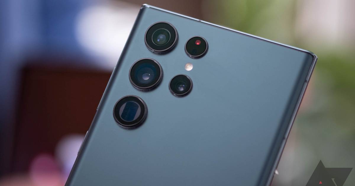 Galaxy-S22-Ultra-camera-bump-( 