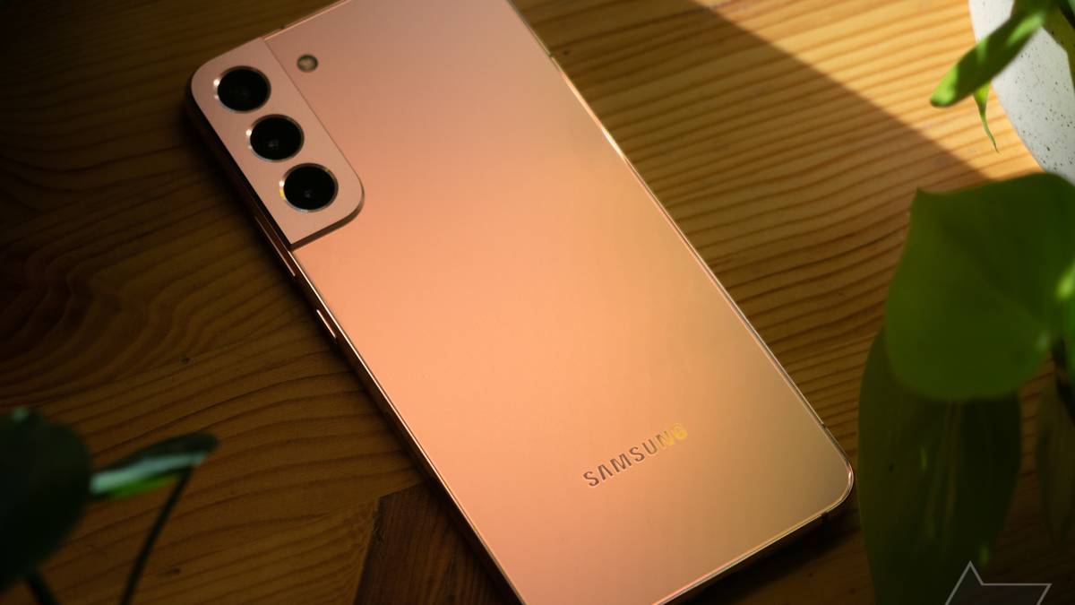 Get the Samsung Galaxy S22+ for only $800 right now