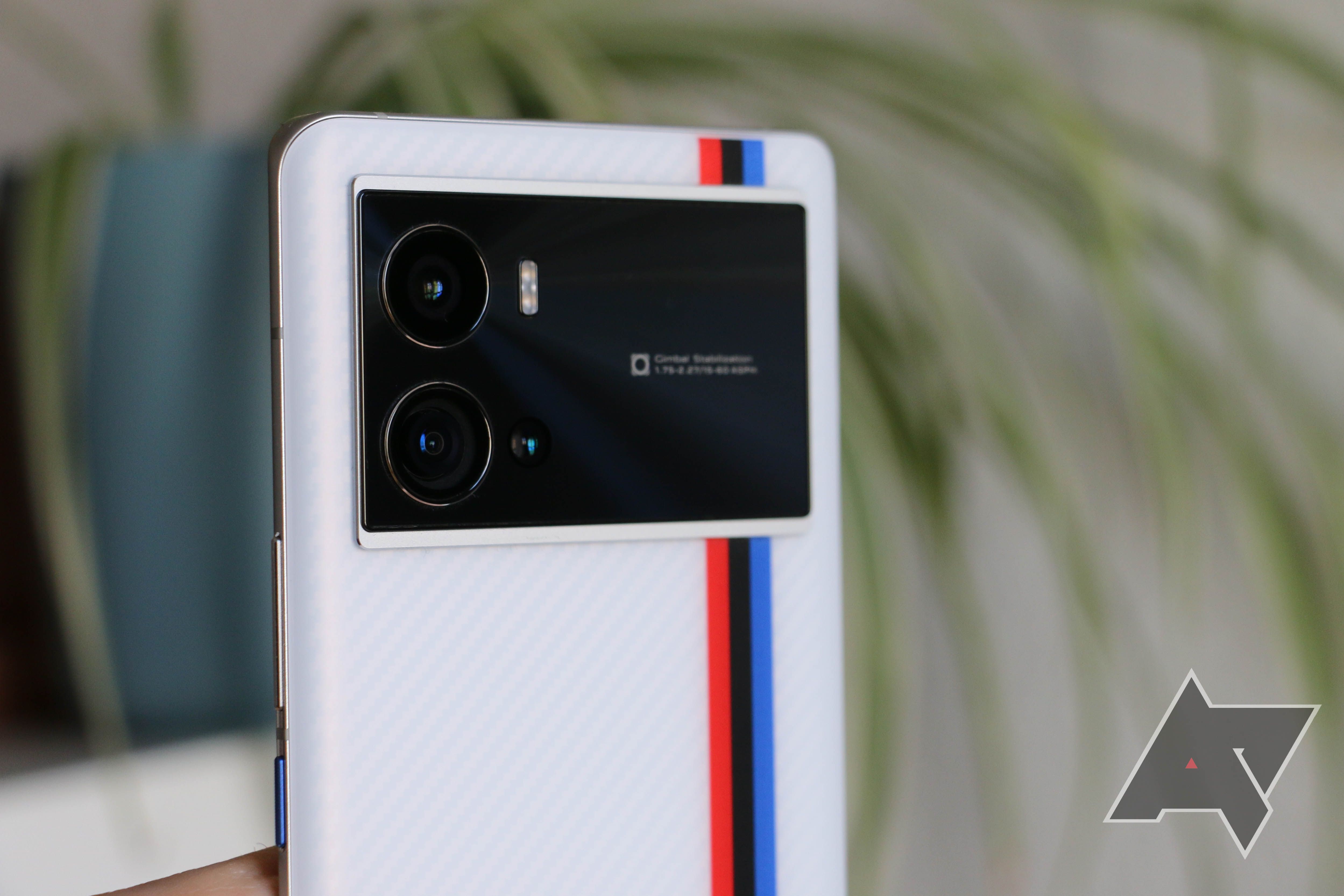 iQOO 9 Pro BMW M Motorsport SIMフリー Vivo's iQOO 9 Pro BMW M Motorsport Edition Smartphone Review Shows