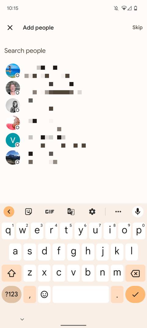 google chat app displaying multiple contacts