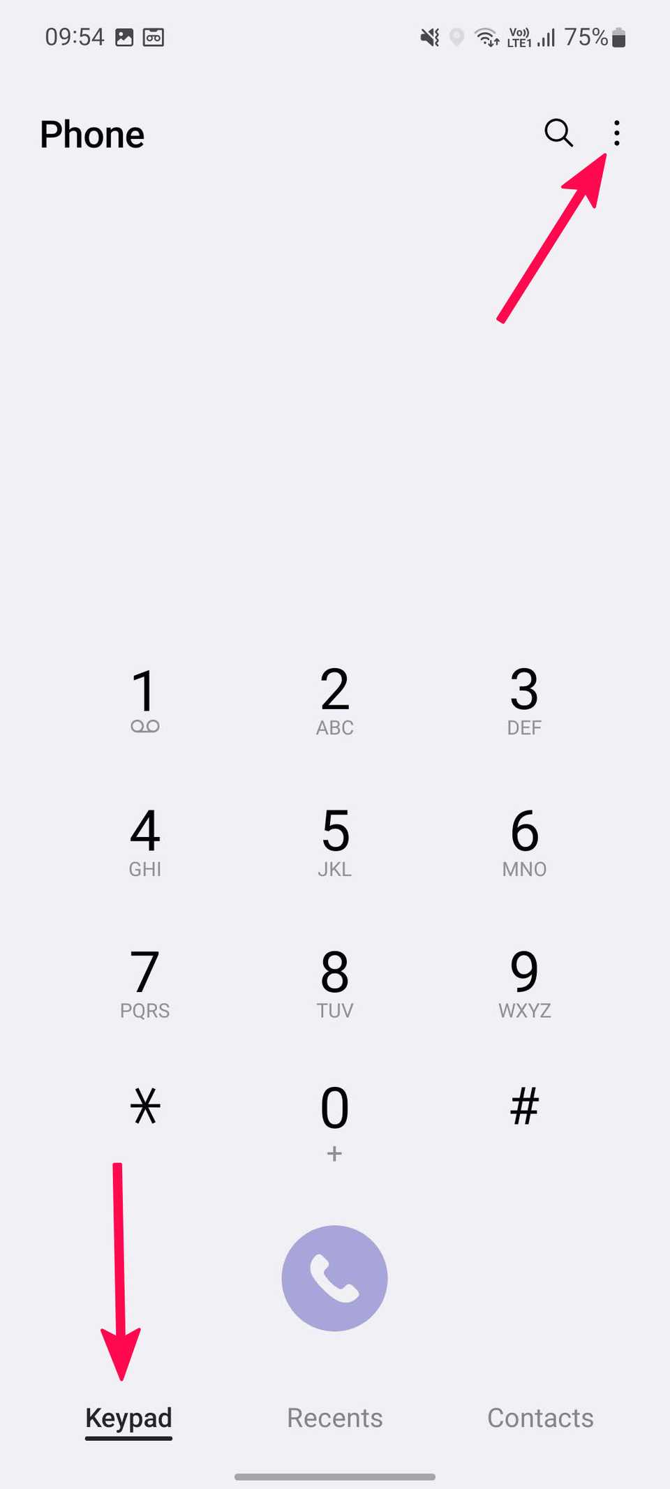 Apri le impostazioni della tastiera con due frecce che evidenziano la tastiera e il menu a tre punti sui telefoni Samsung