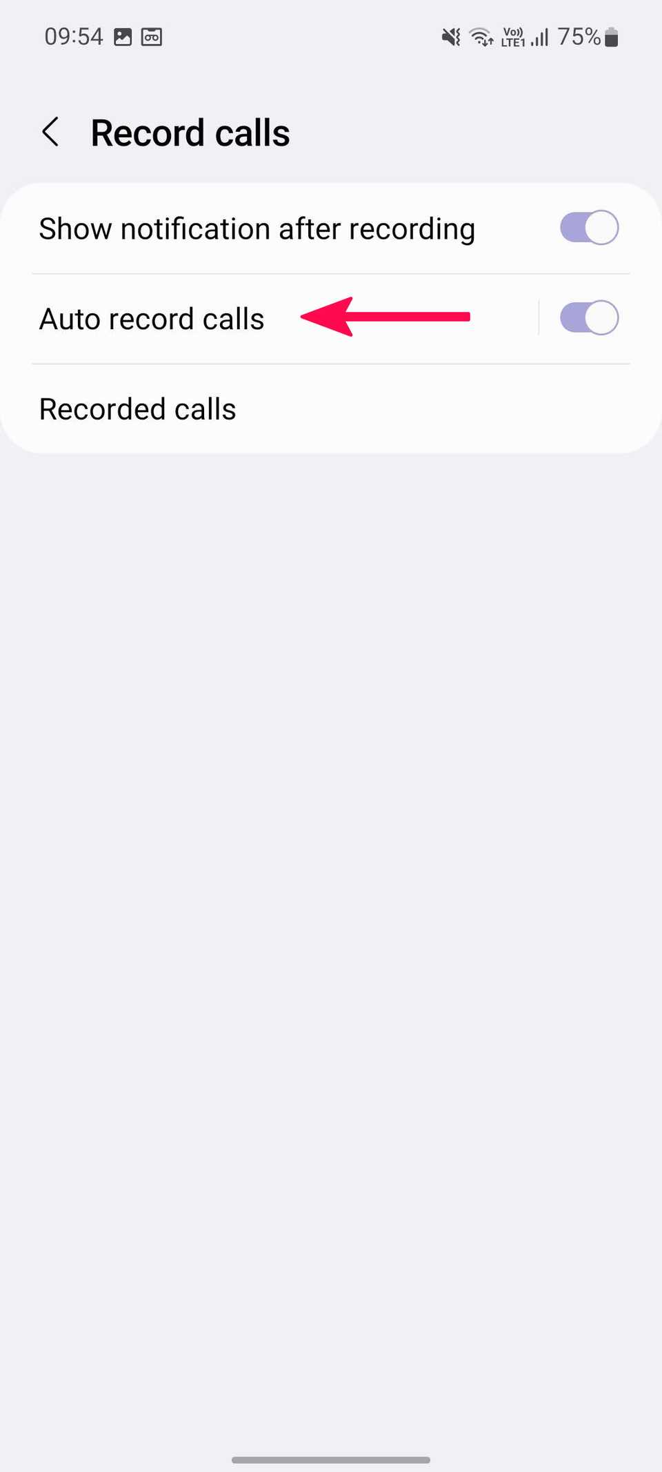 Freccia rossa che indica la registrazione automatica delle chiamate sui telefoni Samsung