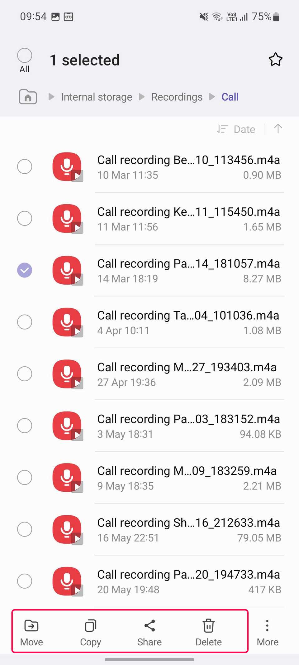 Contorno rettangolare rosso che evidenzia le opzioni di condivisione della registrazione delle chiamate sul telefono Samsung