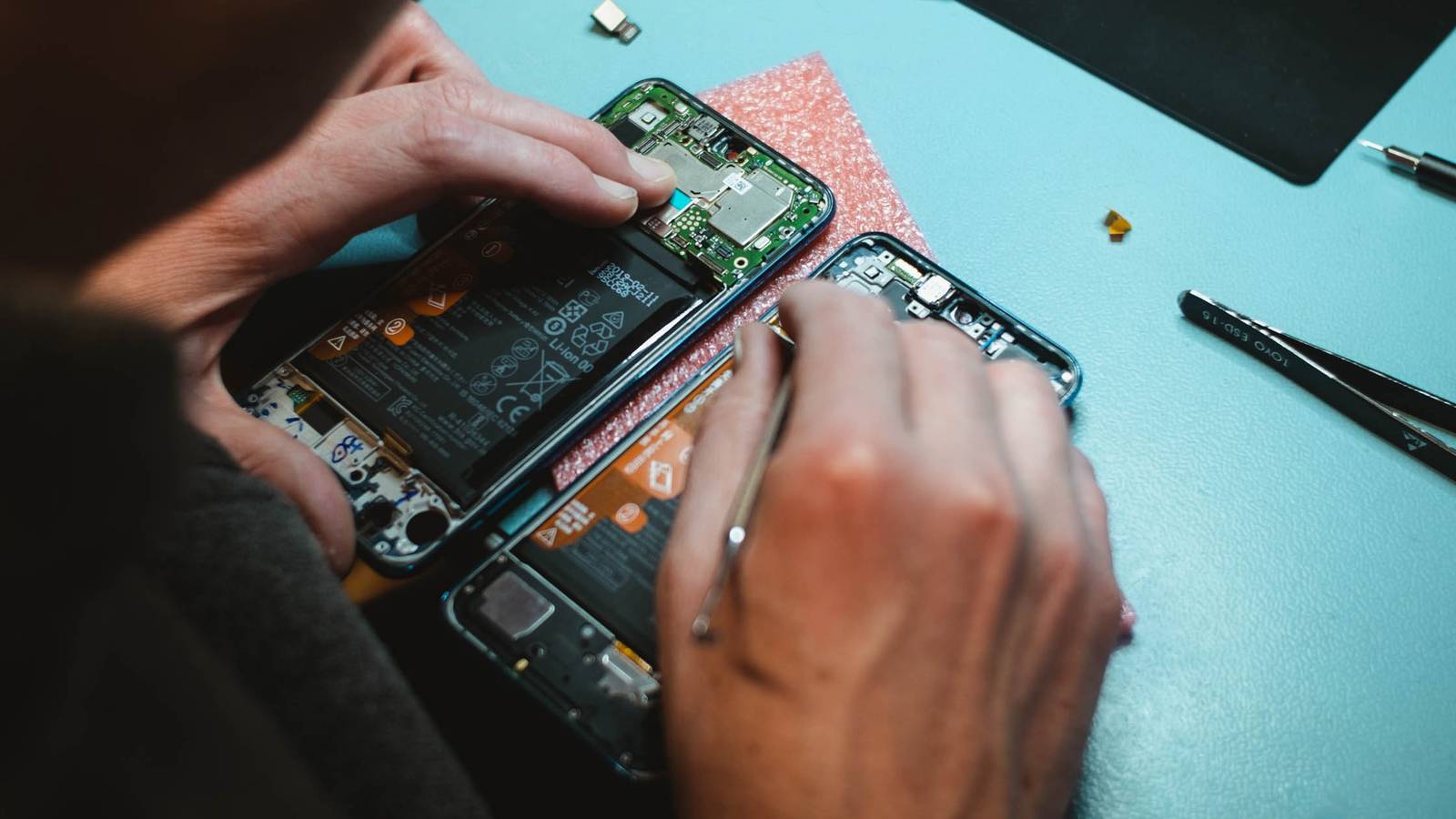 Google Pixel 6a battery kits finally resurface on iFixit