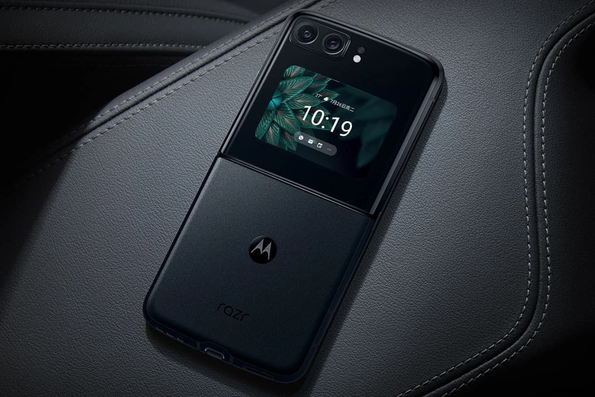 motorola razr 2022 グローバル版 SIMフリー版 Moto Razr 2022 rivals Galaxy Z Flip 4 with a top-end chip and