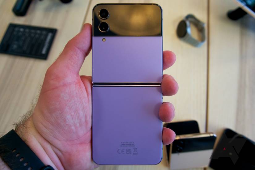 Samsung Galaxy Z Flip Galaxy Z Flip 4: What's the difference?