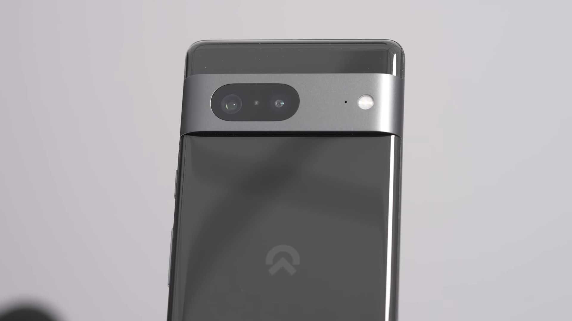 Pre-production Pixel 7 and 7 Pro pop up on video, leave us