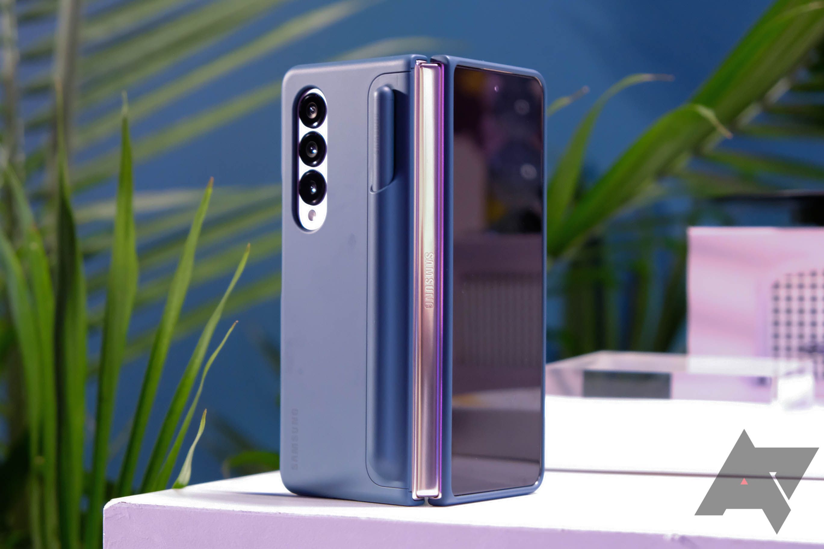 Spectacular Samsung Galaxy Z Fold 4 sale drops price to $1,300