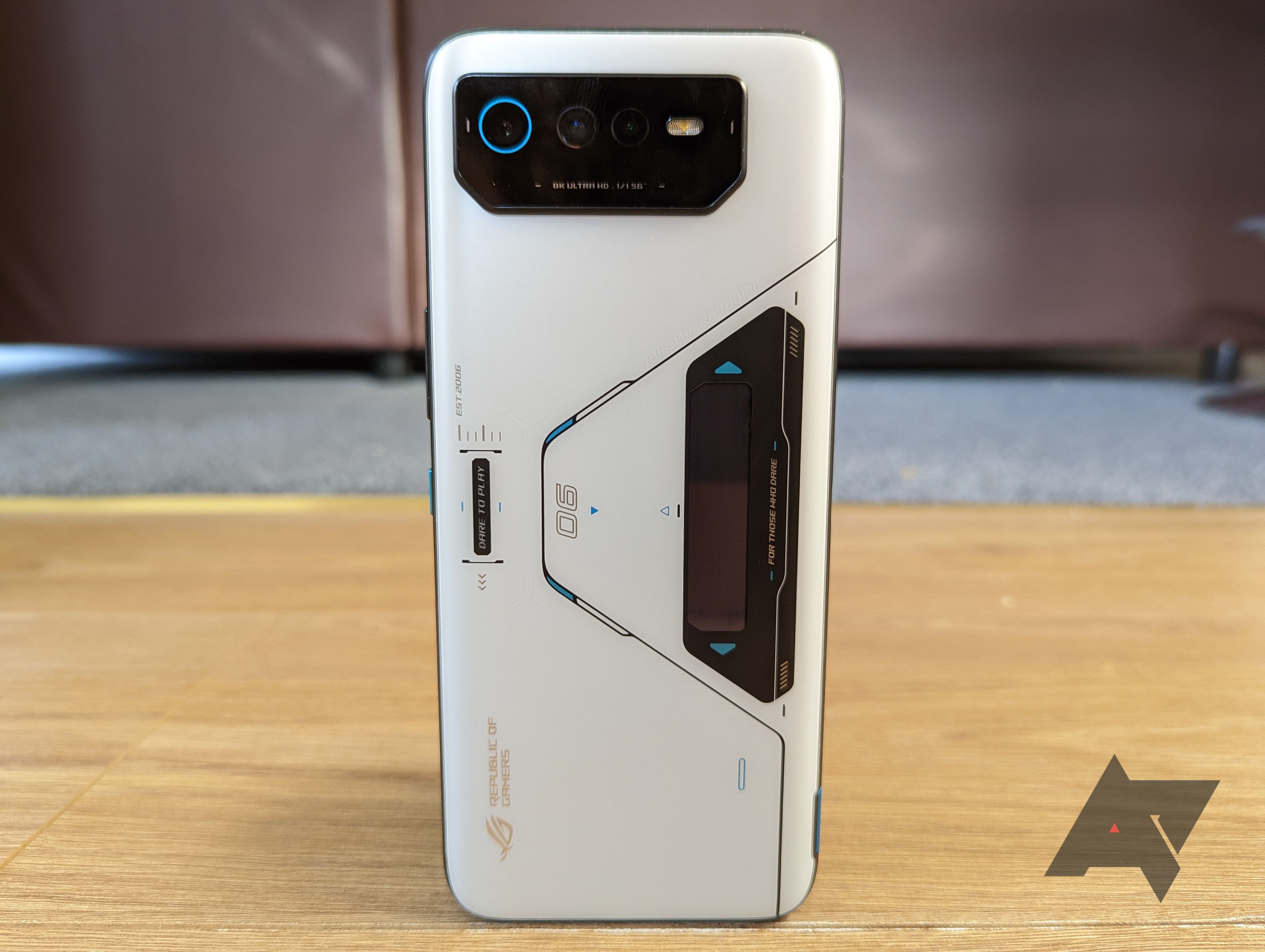 ROG Phone 6ホワイト ゲーム向けスマートフォン ROG Phone 6」はIPX4対応！ 「Snapdragon 8+ Gen 1」搭載で