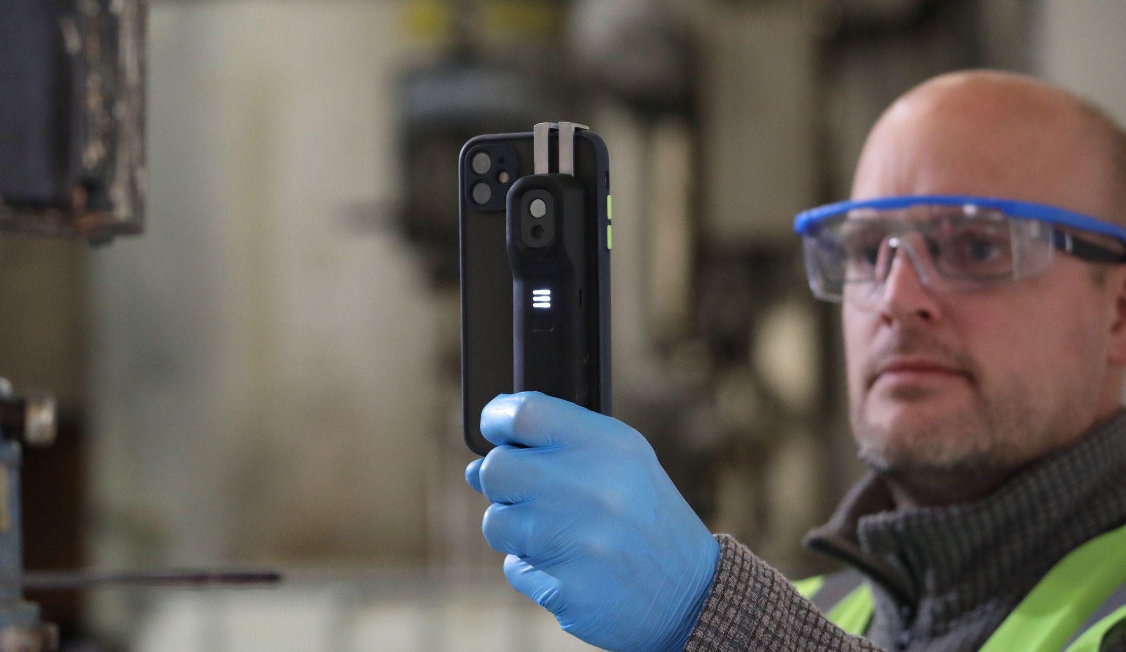 FLIR's latest thermal camera gives your phone a snap-on heat