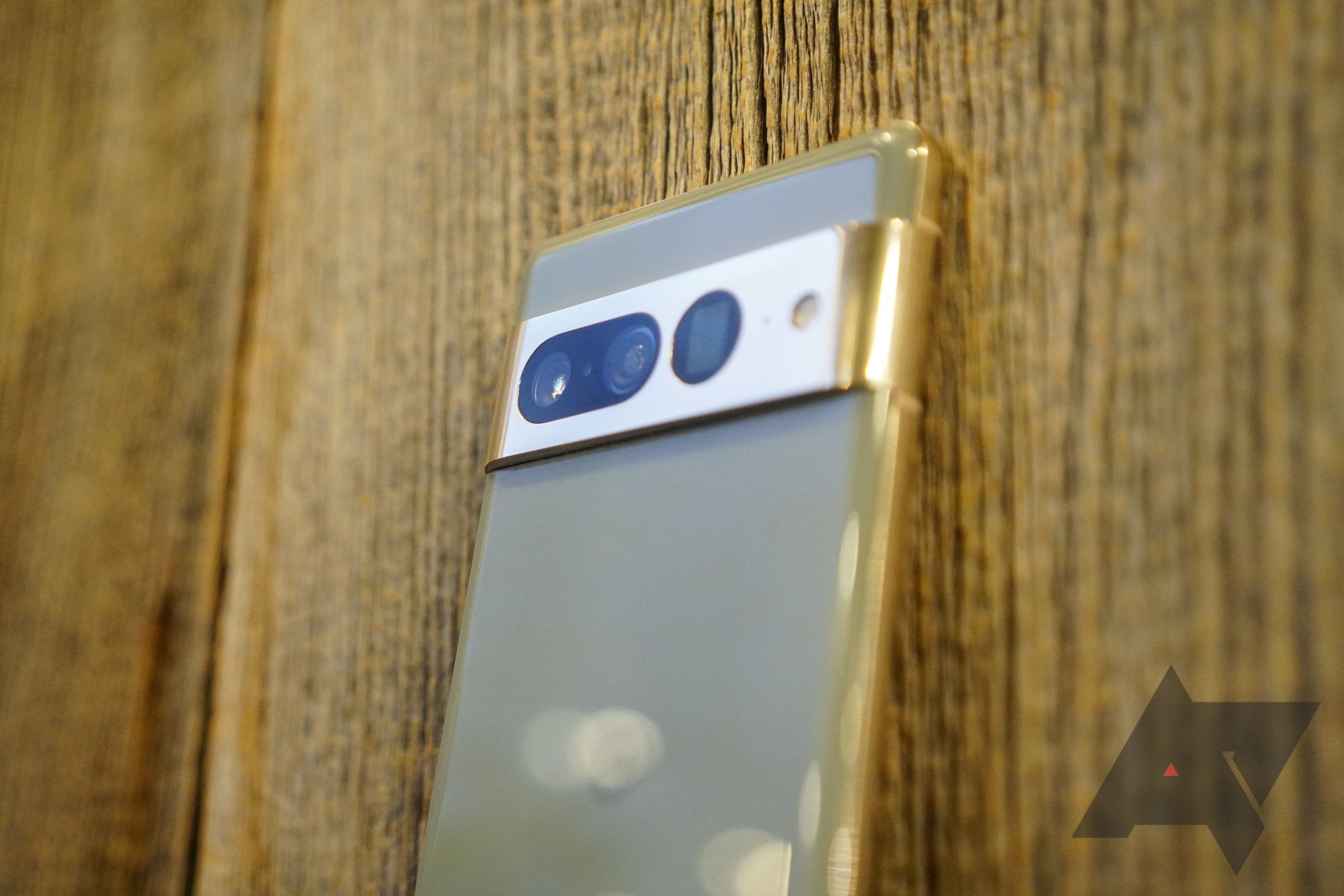 Killer deal drops the still-great Pixel 7 Pro to a jaw-dropping $500