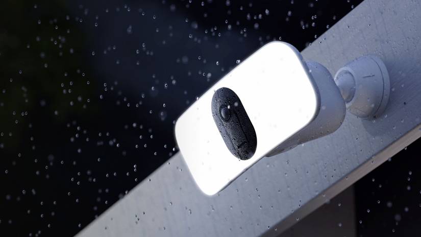Ring Floodlight Cam Wired Pro vs. Arlo Pro 3 Floodlight Camera: Which ...