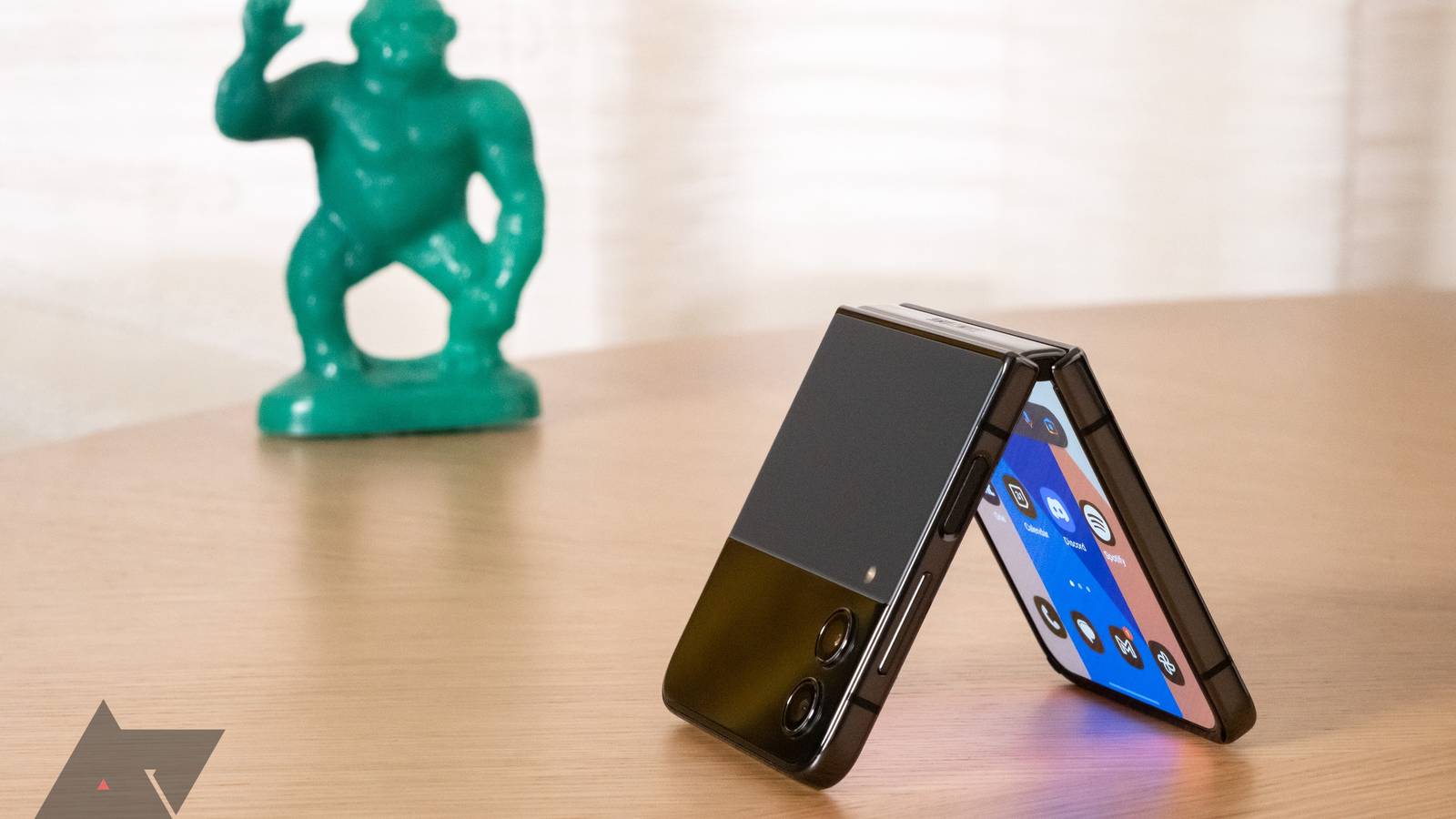 O2 Flip Phone Samsung Galaxy Z Flip 5 gets captured in the flesh ahead of July launch