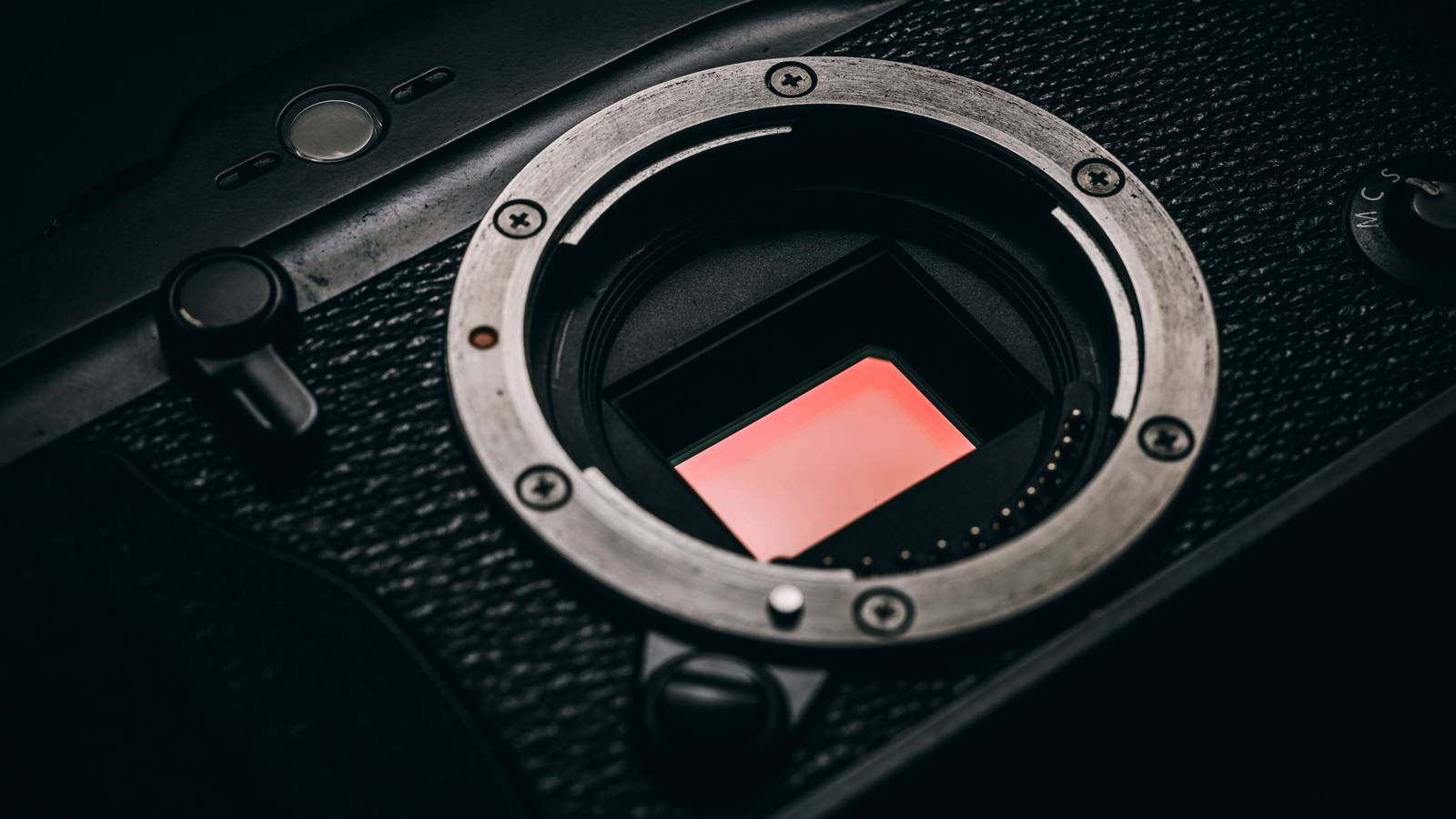 Qualcomm partnership teases smart camera sensors that would make blurry ...