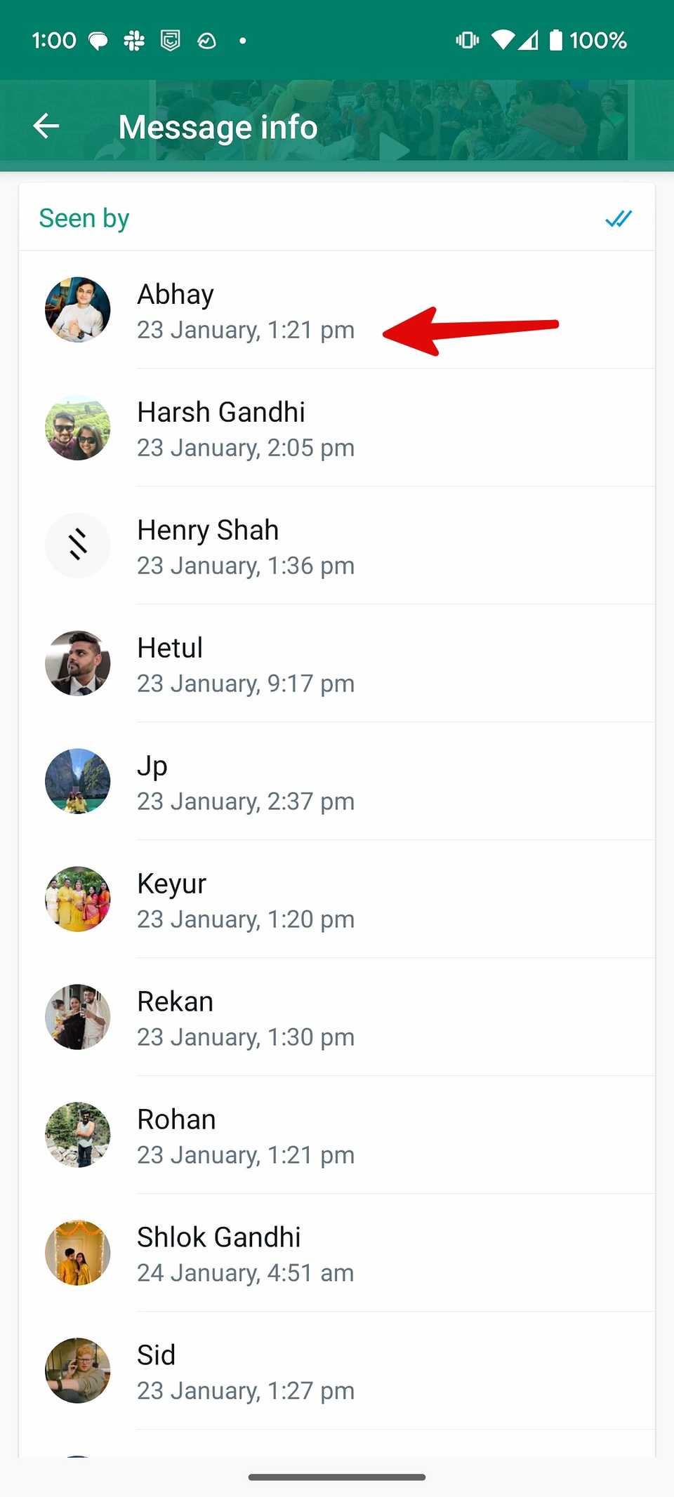 La sezione Informazioni sul messaggio in un gruppo WhatsApp, che rivela il timestamp di lettura del messaggio.
