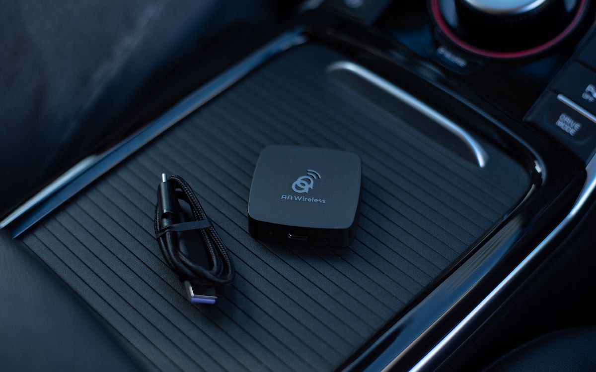 The Motorola MA1 is a dongle for wireless Android Auto - The Verge