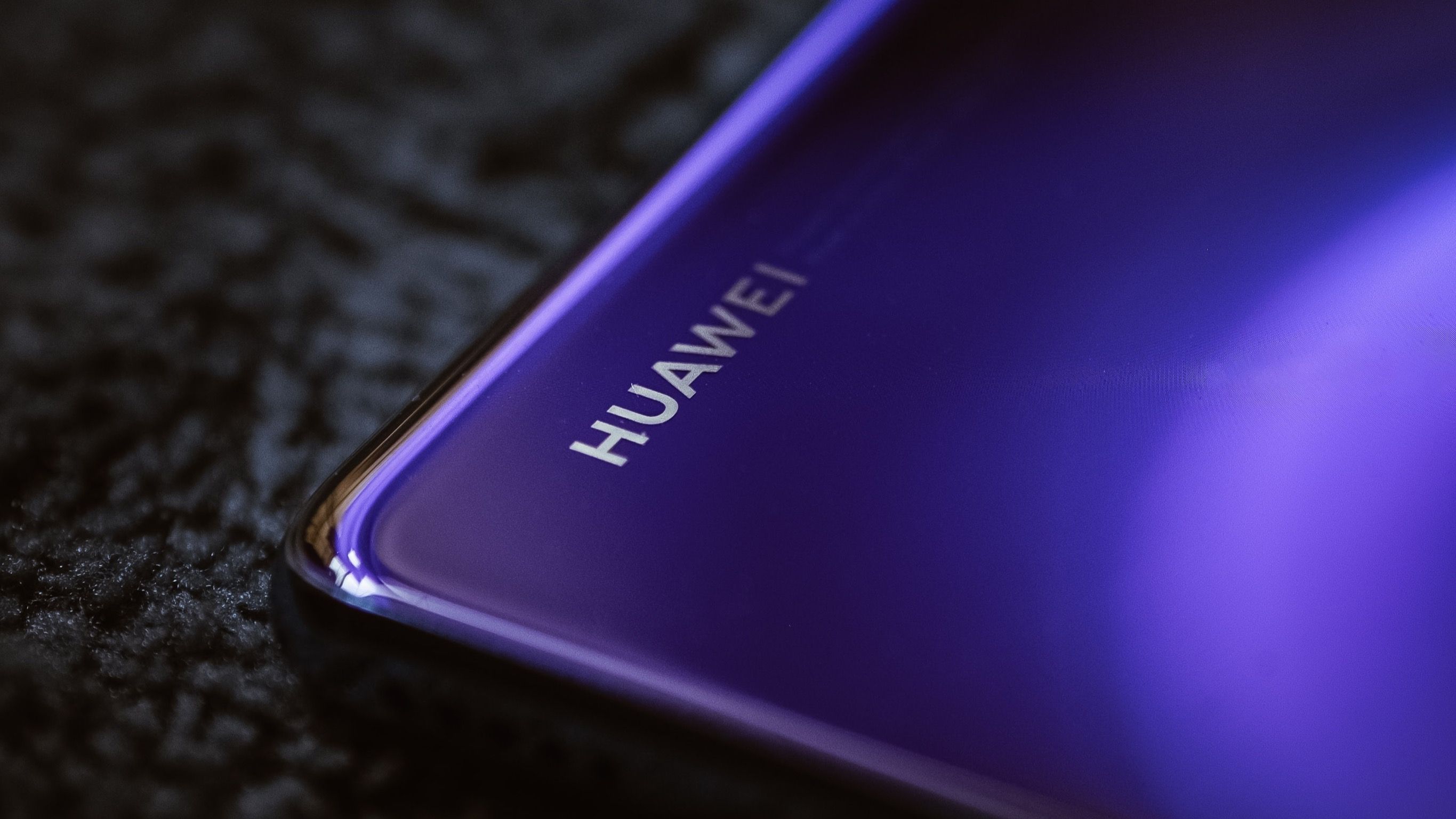 ショー     HUAWEI   move lite3  新品未開封 Huawei's lightweight foldable will make its international debut on