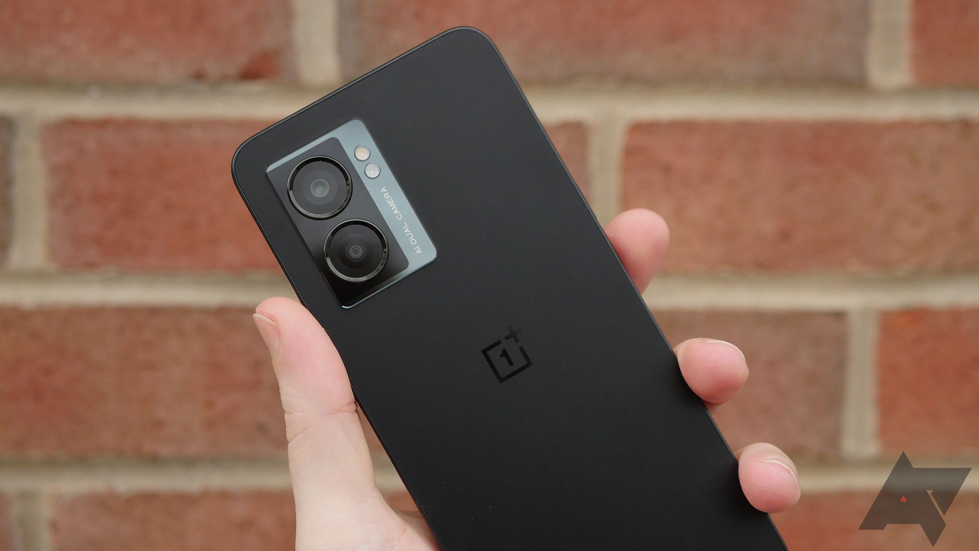 OnePlus 8T Review: Spotty Cameras Hold Back This Speedy Beast