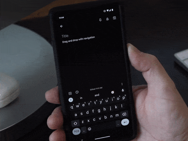 Android 14 finally lets you switch between apps while dragging and dropping