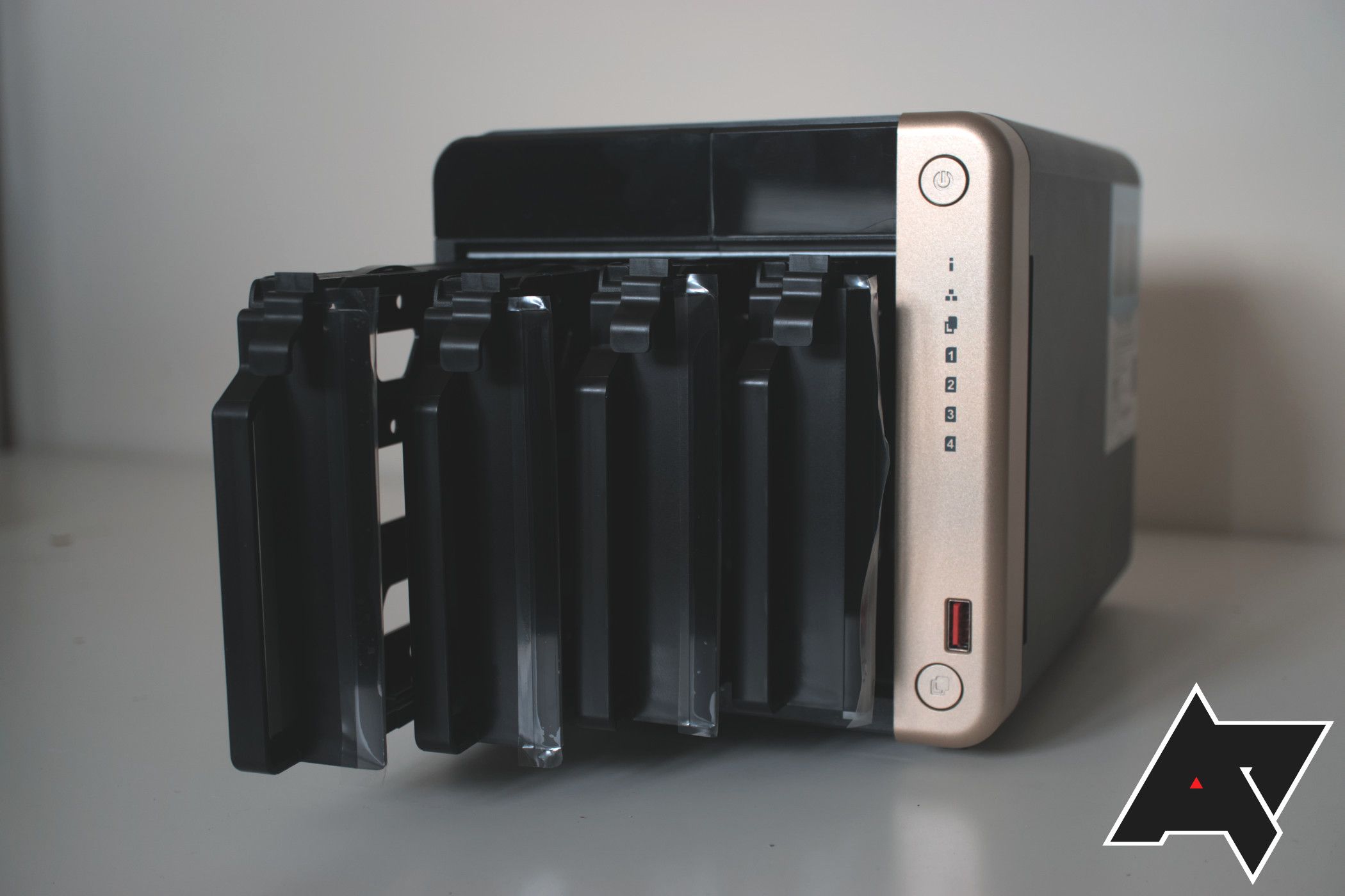 QNAP NAS 4ベイ QNAP TS-464 review: One of the best compact NAS devices for