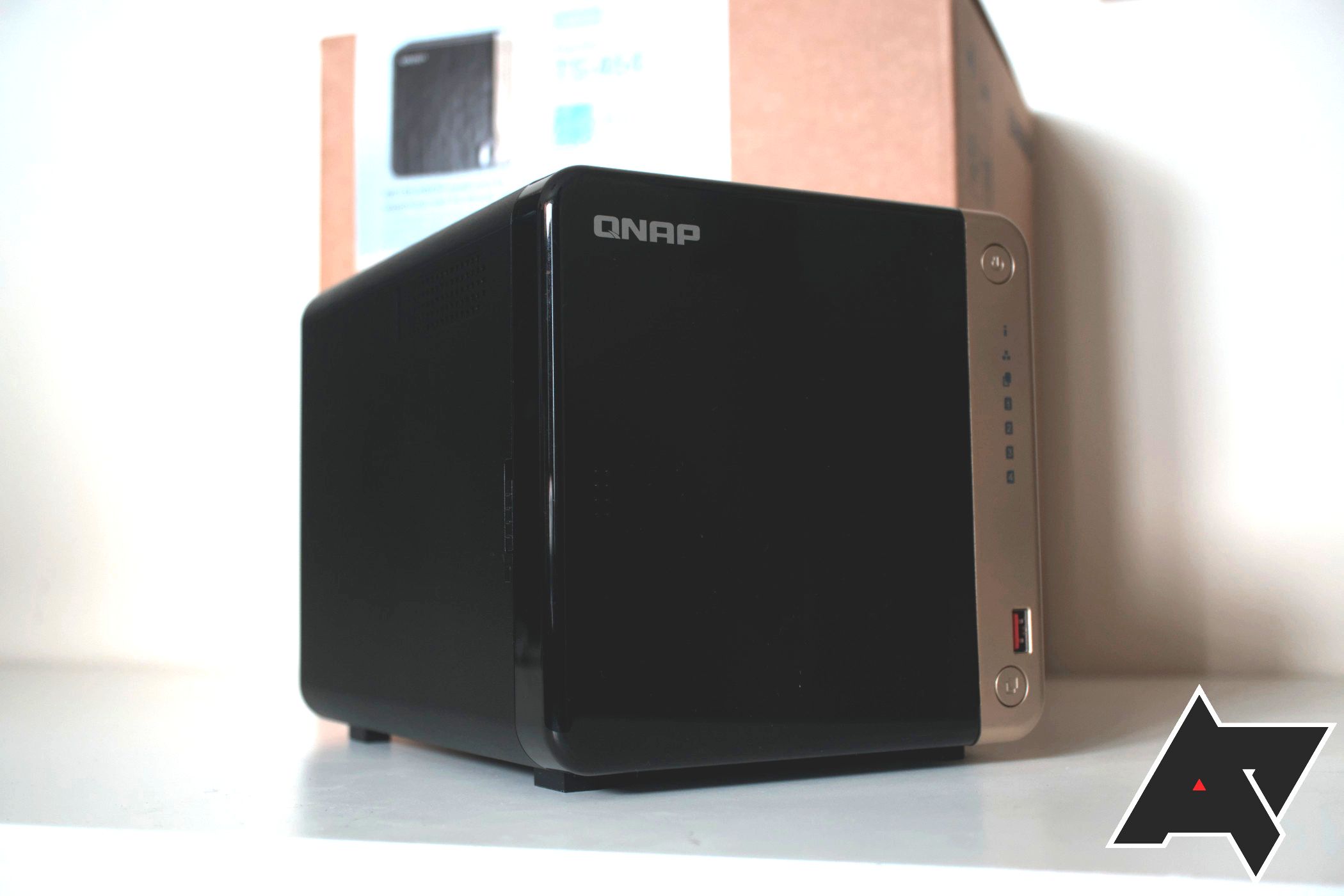 『未使用品』QNAP TS-464 4-bay NAS 8GB RAM 51fDF9wkmWL.jpg_BO30,255,255,