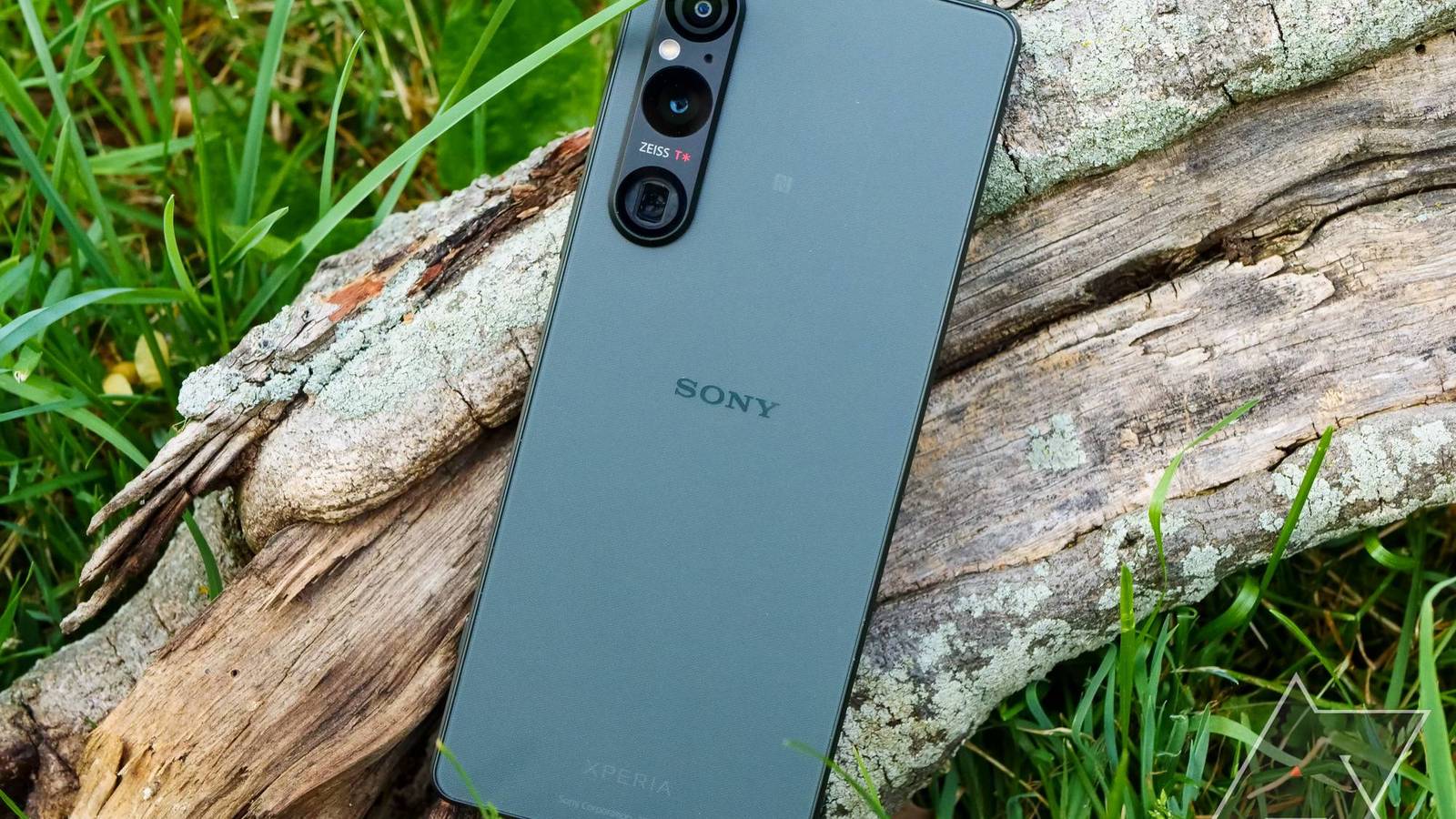 Sony Xperia V review: Too much money, not enough phone